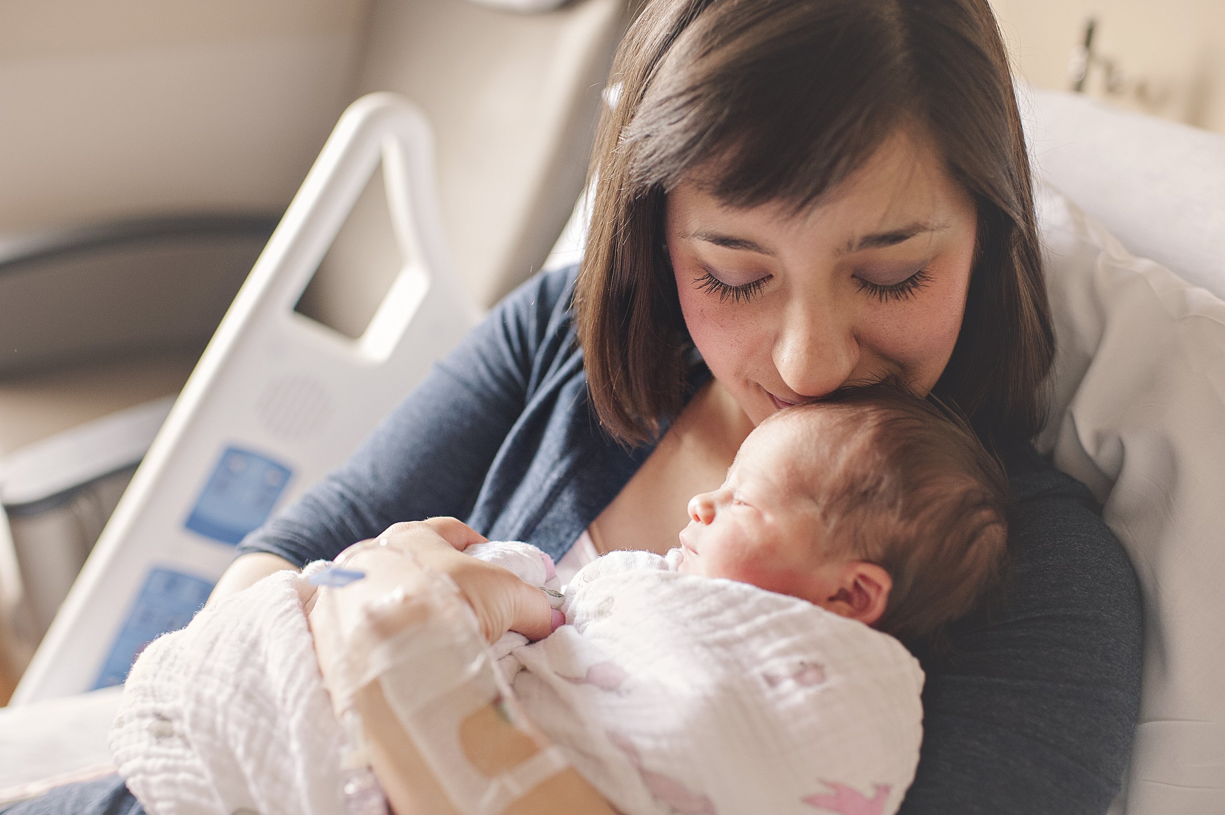 akron-ohio-newborn-hospital-fresh-48-session-7.jpg