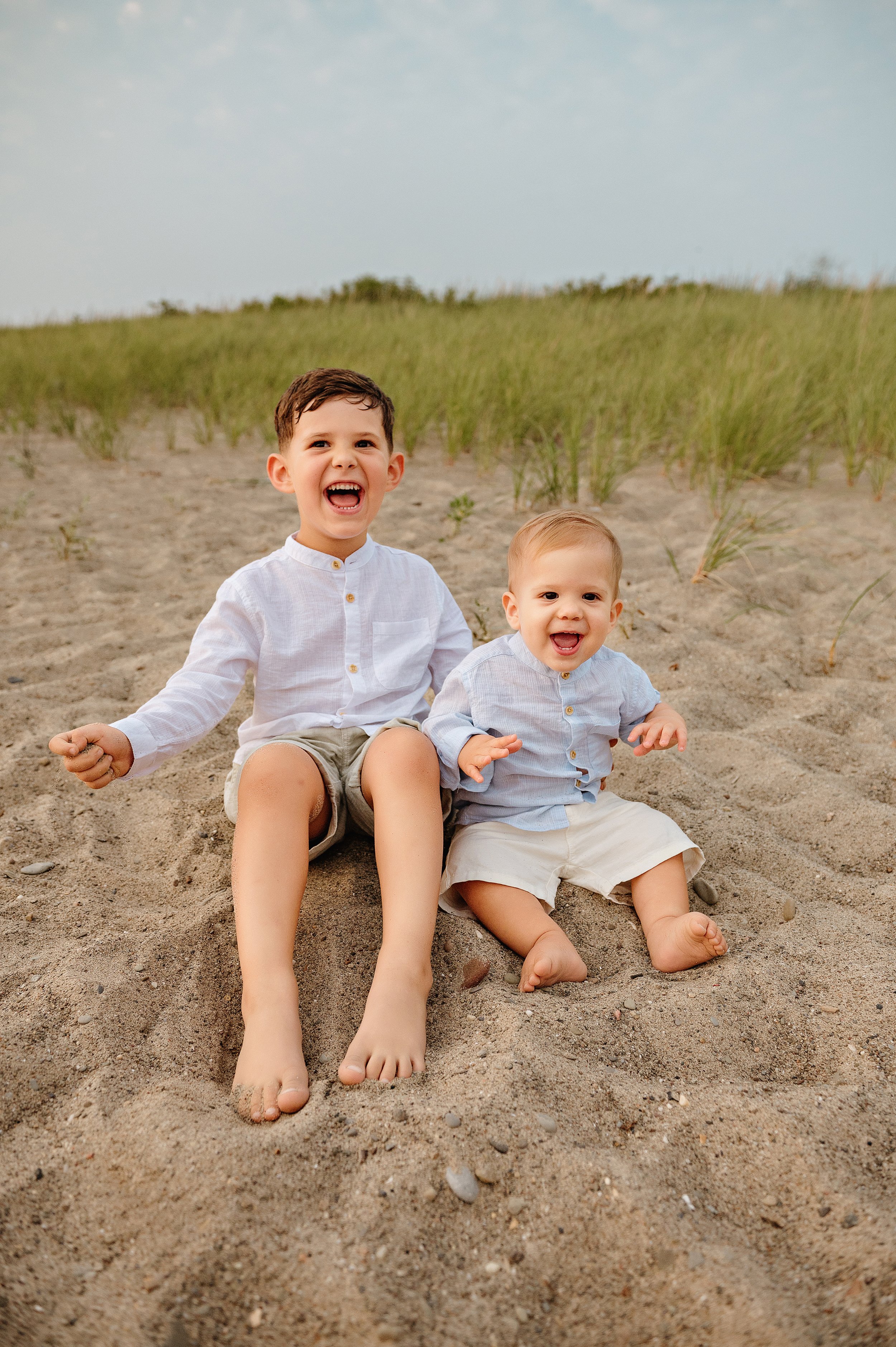 cleveland-ohio-family-photographer-outdoor-sunset-lake-erie-beach-session22.jpg