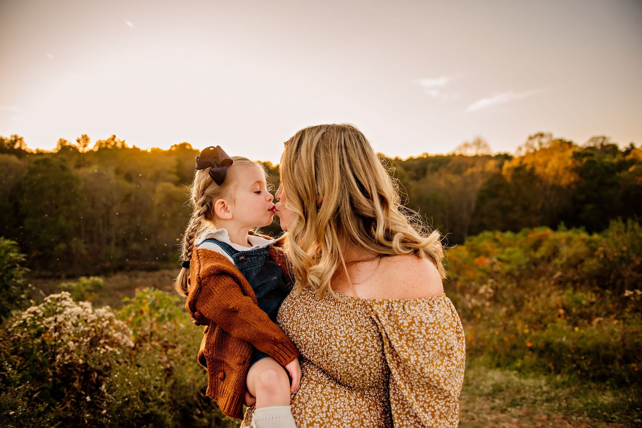 canton-ohio-photographer-family-maternity-outdoor-sunset-lauren-grayson-photography-9.jpeg