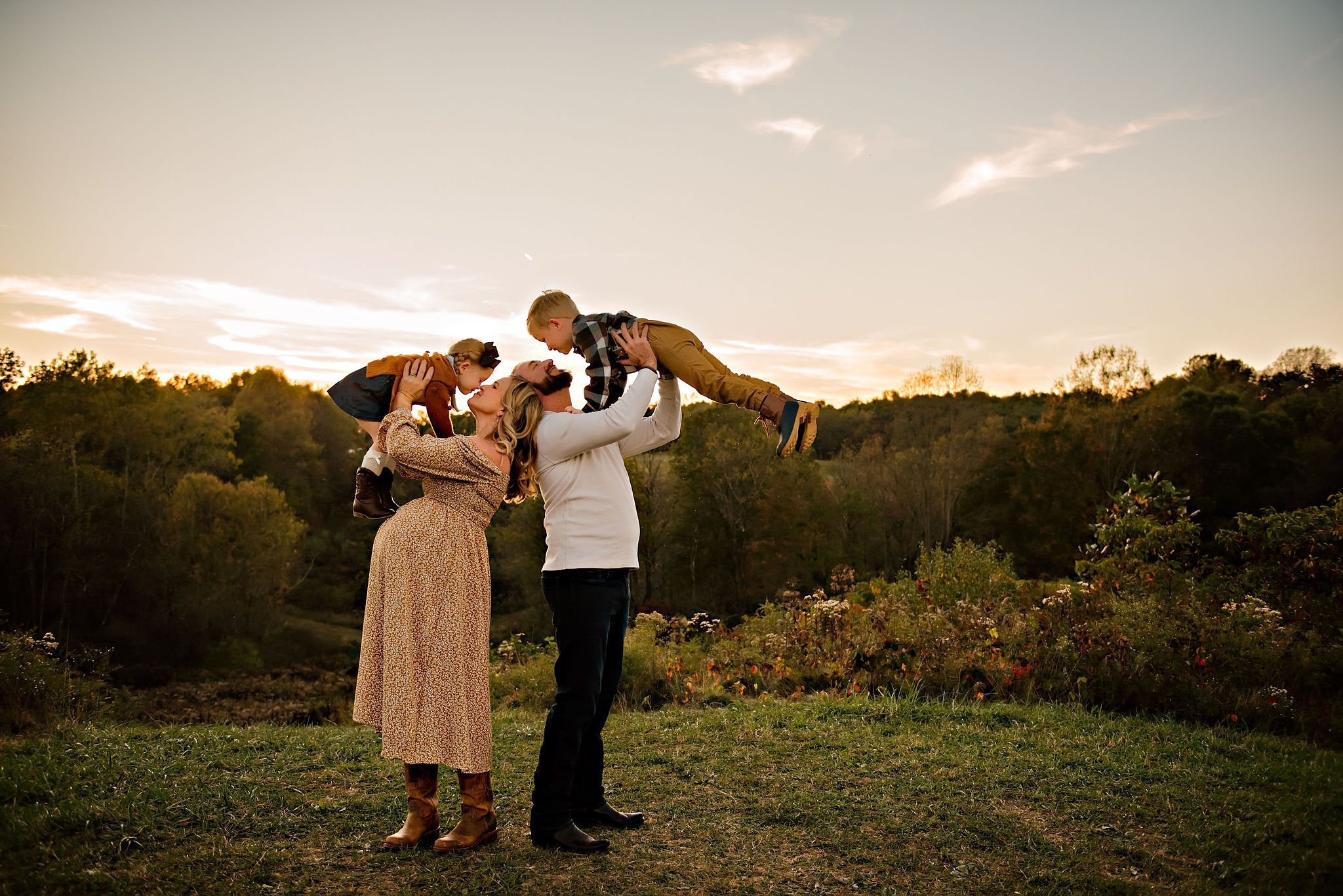 canton-ohio-photographer-family-maternity-outdoor-sunset-lauren-grayson-photography-13.jpeg