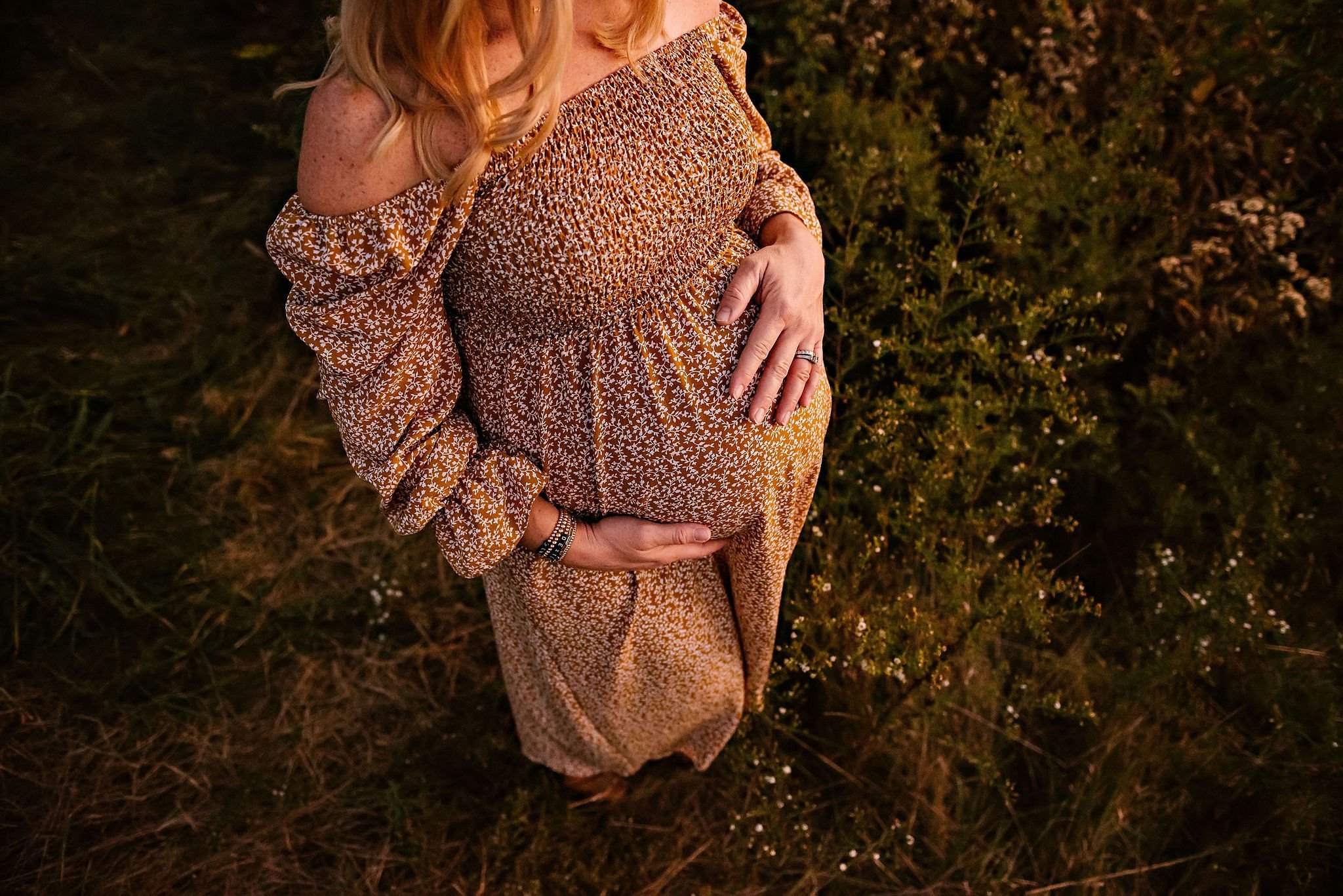 canton-ohio-photographer-family-maternity-outdoor-sunset-lauren-grayson-photography-14.jpeg