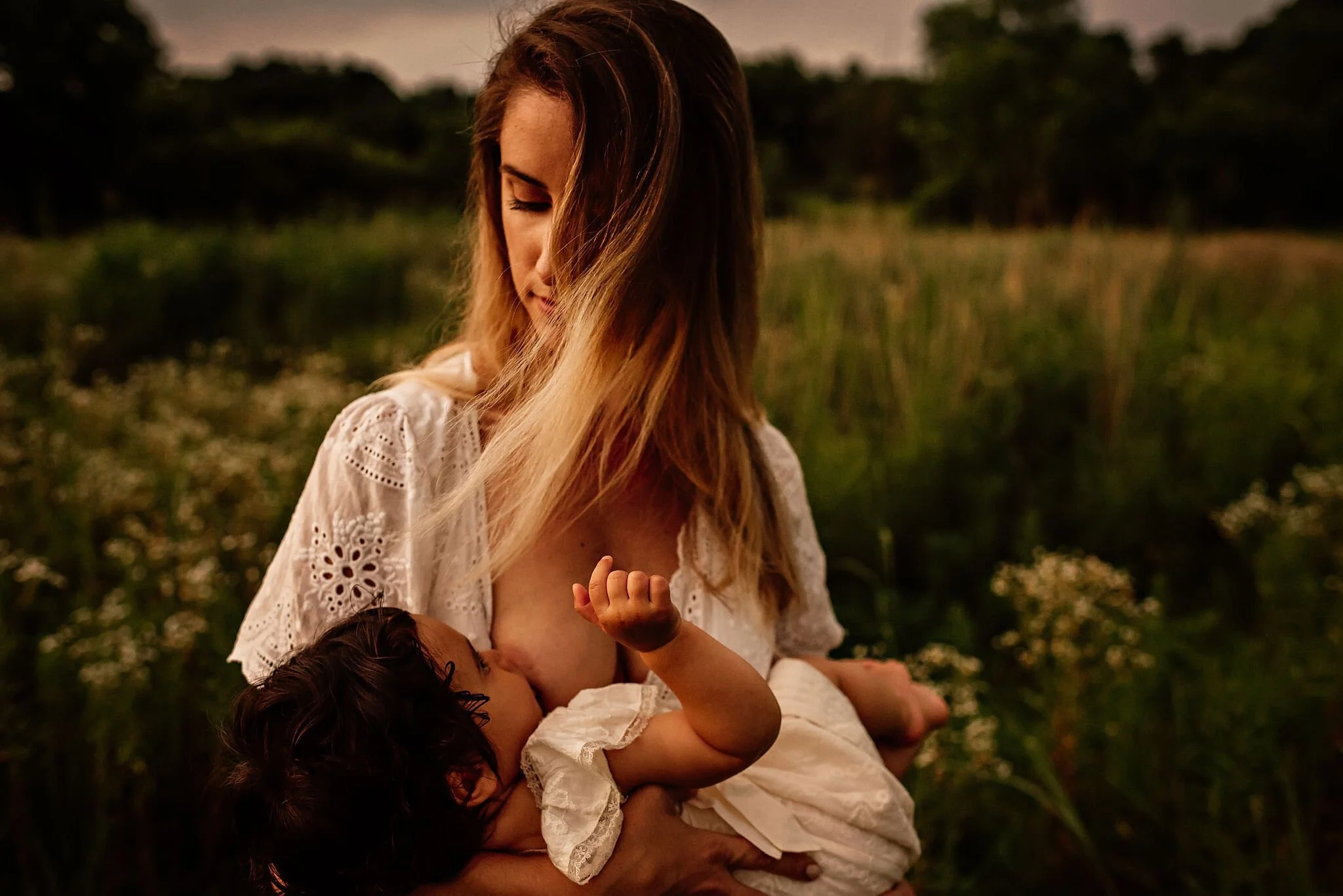 outdoor-family-nursing-breastfeeding-photo-session-columbus-ohio-lauren-grayson-photography (2).jpeg