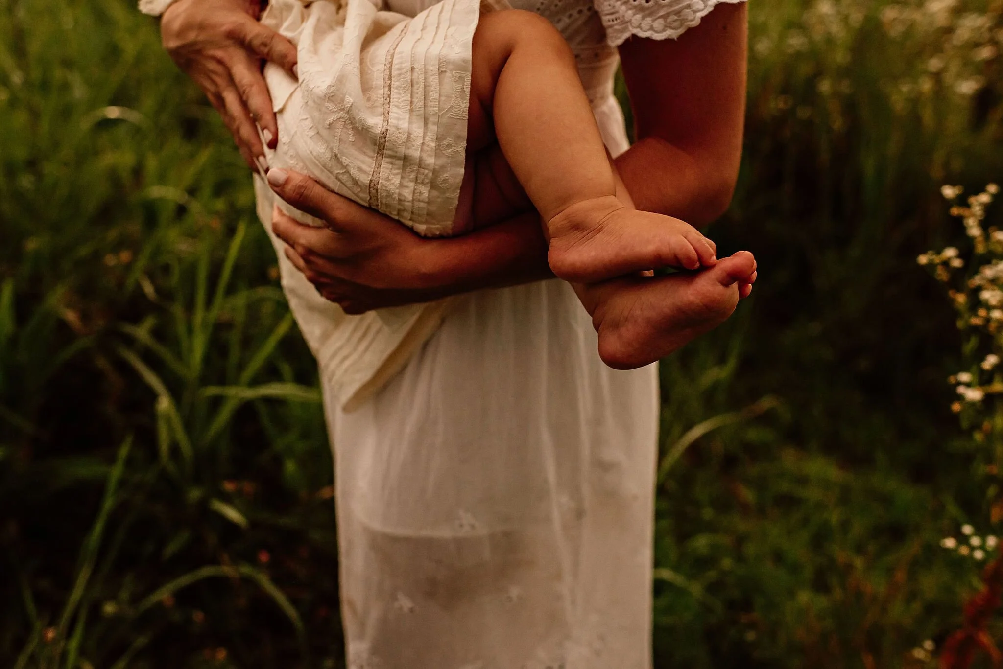 outdoor-family-photo-session-columbus-ohio-lauren-grayson-photography (9).jpeg