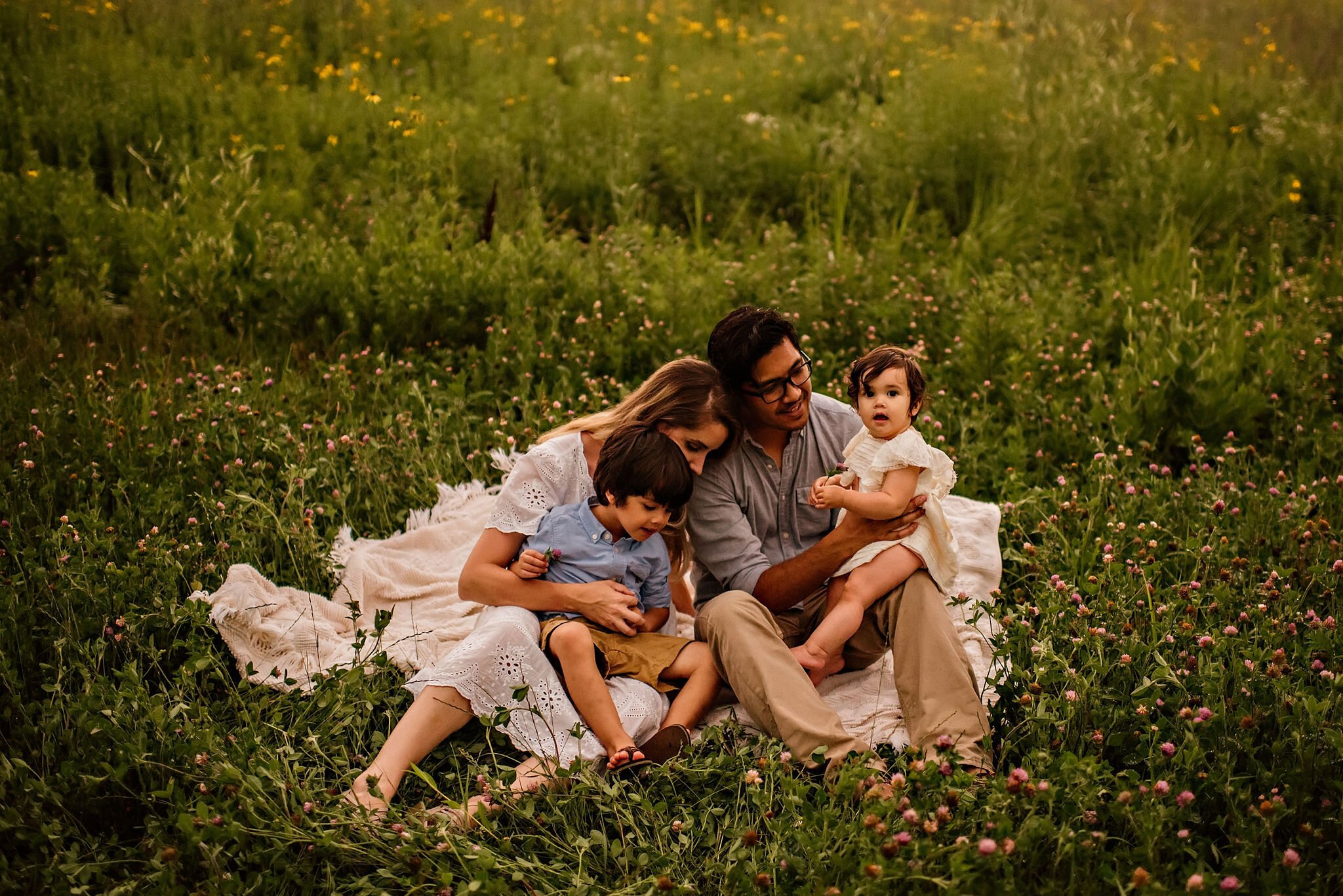 outdoor-family-photo-session-columbus-ohio-lauren-grayson-photography (12).jpeg