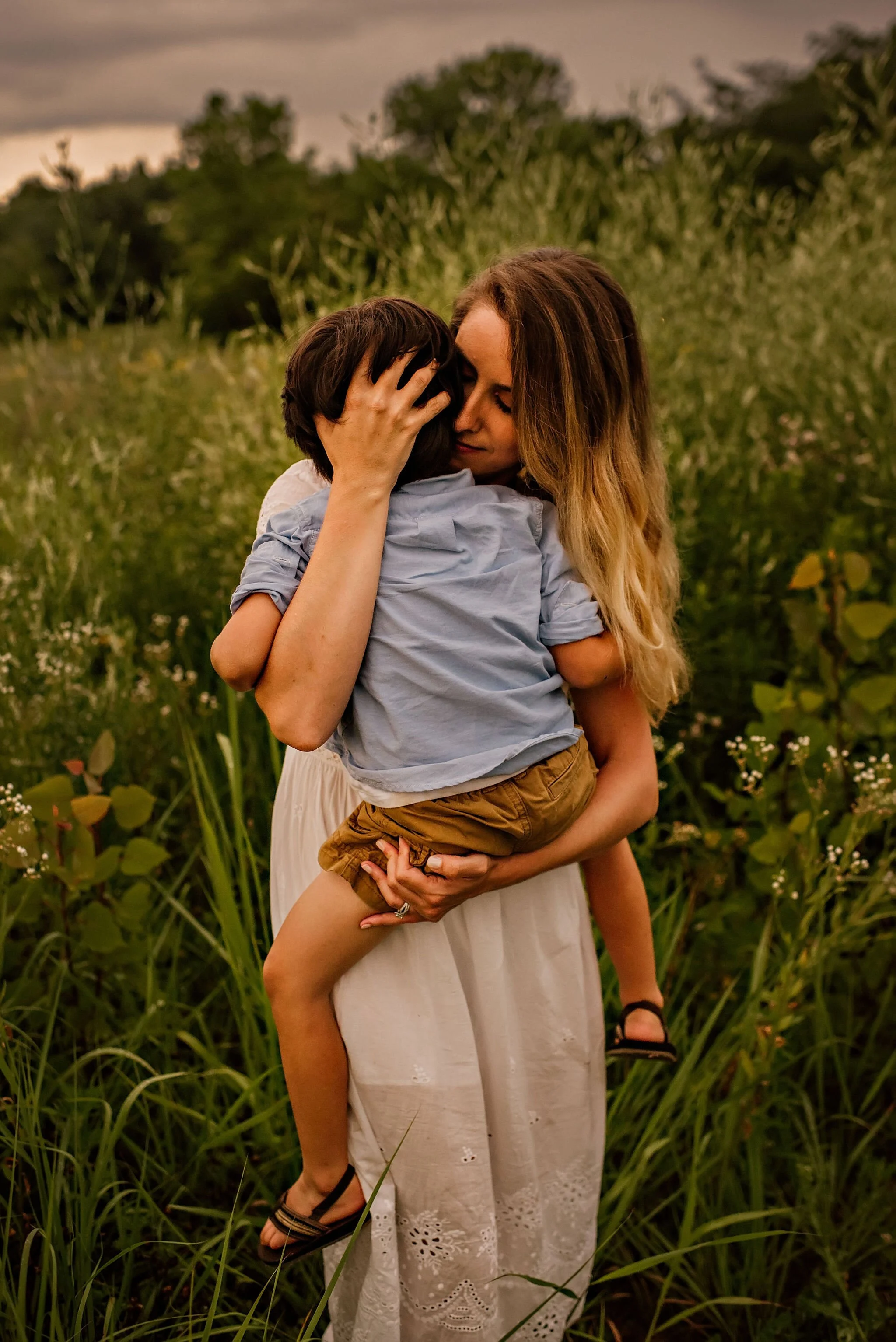 outdoor-family-photo-session-columbus-ohio-lauren-grayson-photography-8.jpeg