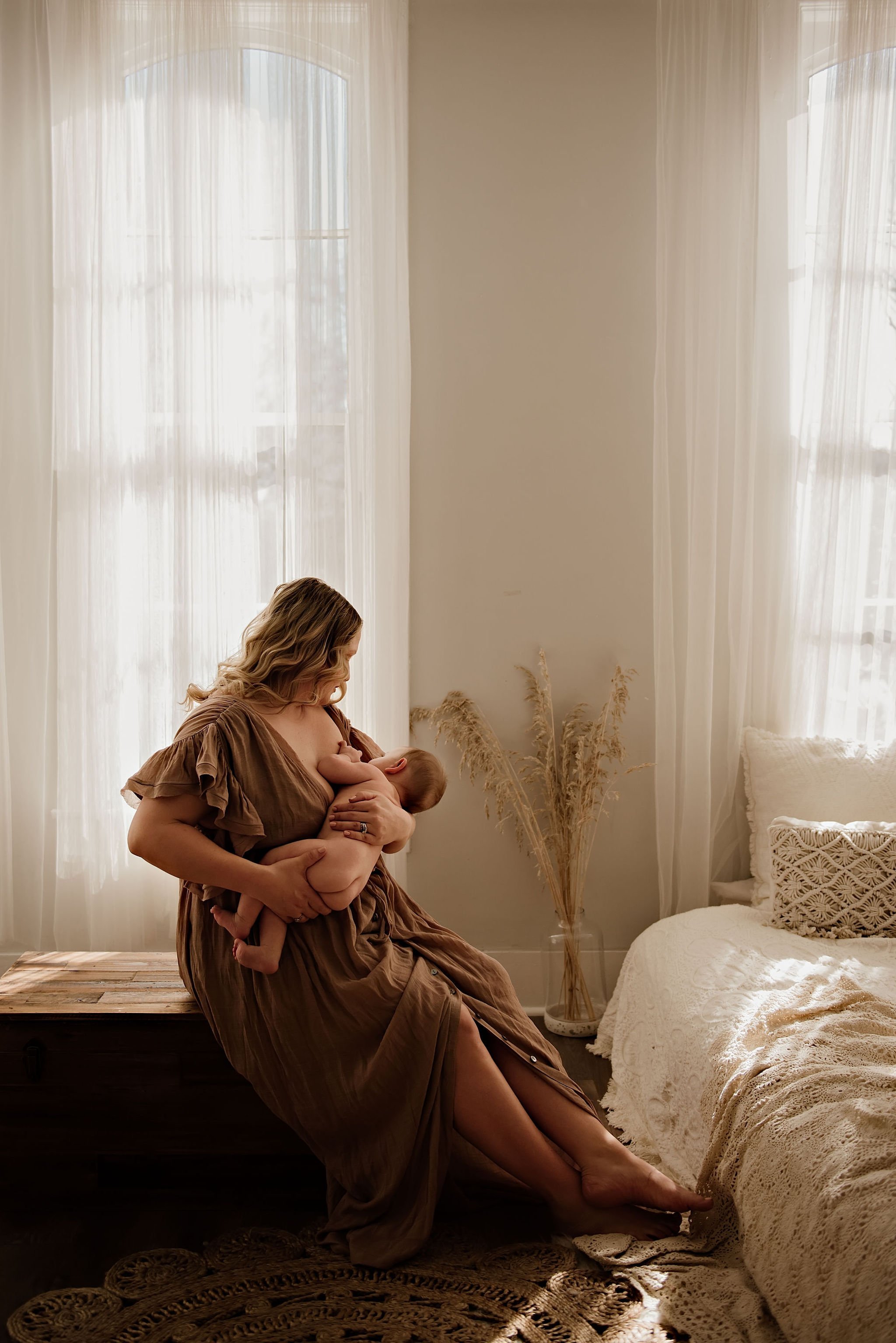 cleveland-ohio-baby-motherhood-photographer-breastfeeding-milestone-1.jpeg
