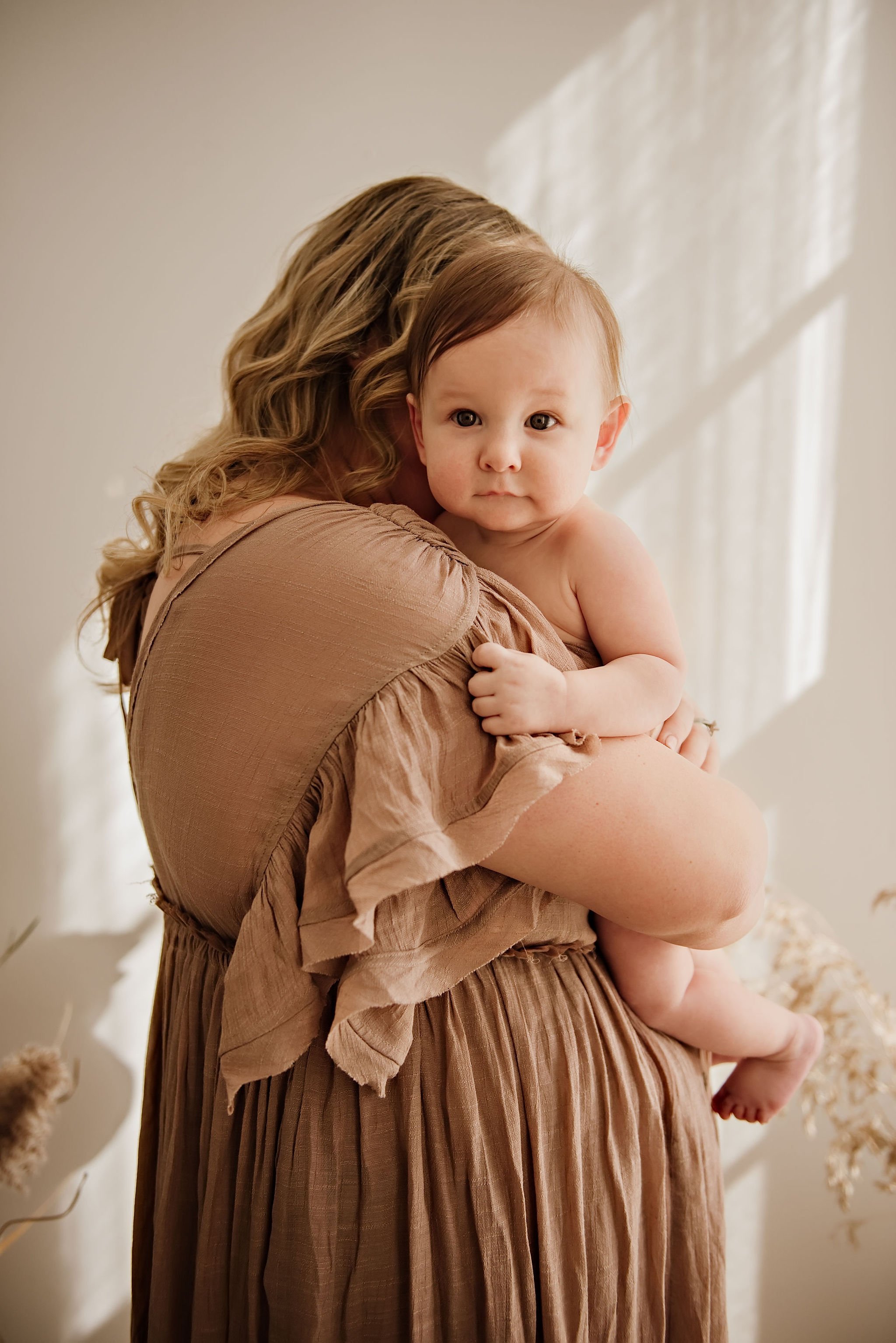 cleveland-ohio-baby-motherhood-photographer-breastfeeding-milestone-7.jpeg