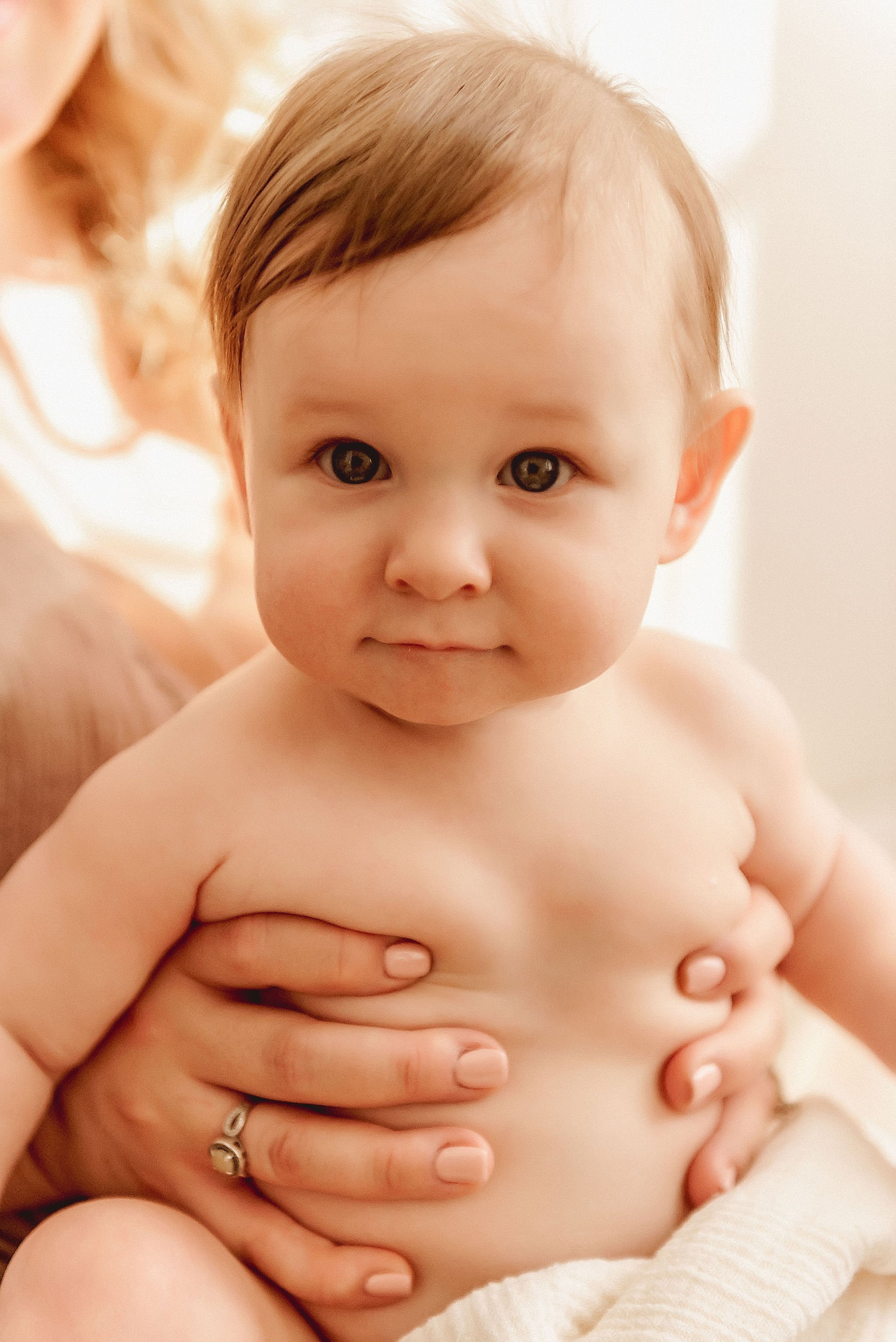 cleveland-ohio-baby-motherhood-photographer-breastfeeding-milestone-8.jpeg