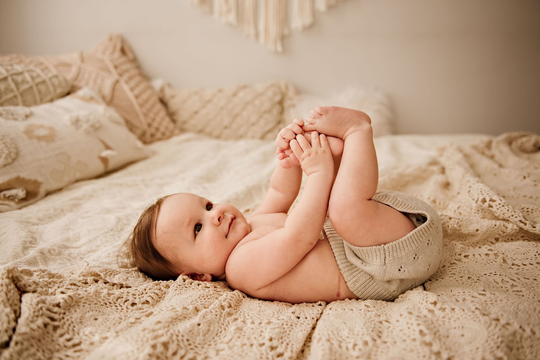 cleveland-ohio-baby-motherhood-photographer-breastfeeding-milestone-11.jpeg
