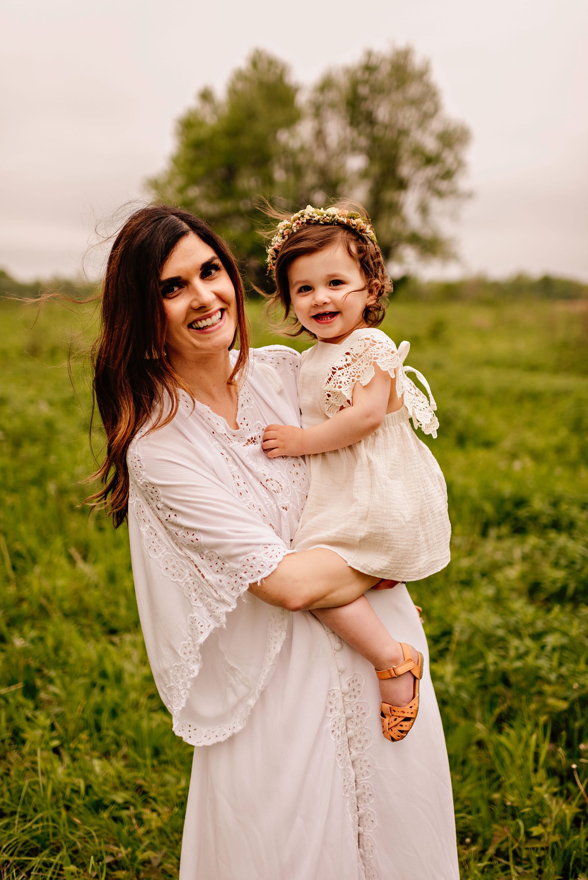 motherhood-mom-daughter-photos-outdoor-cleveland-ohio-lauren-grayson.jpeg