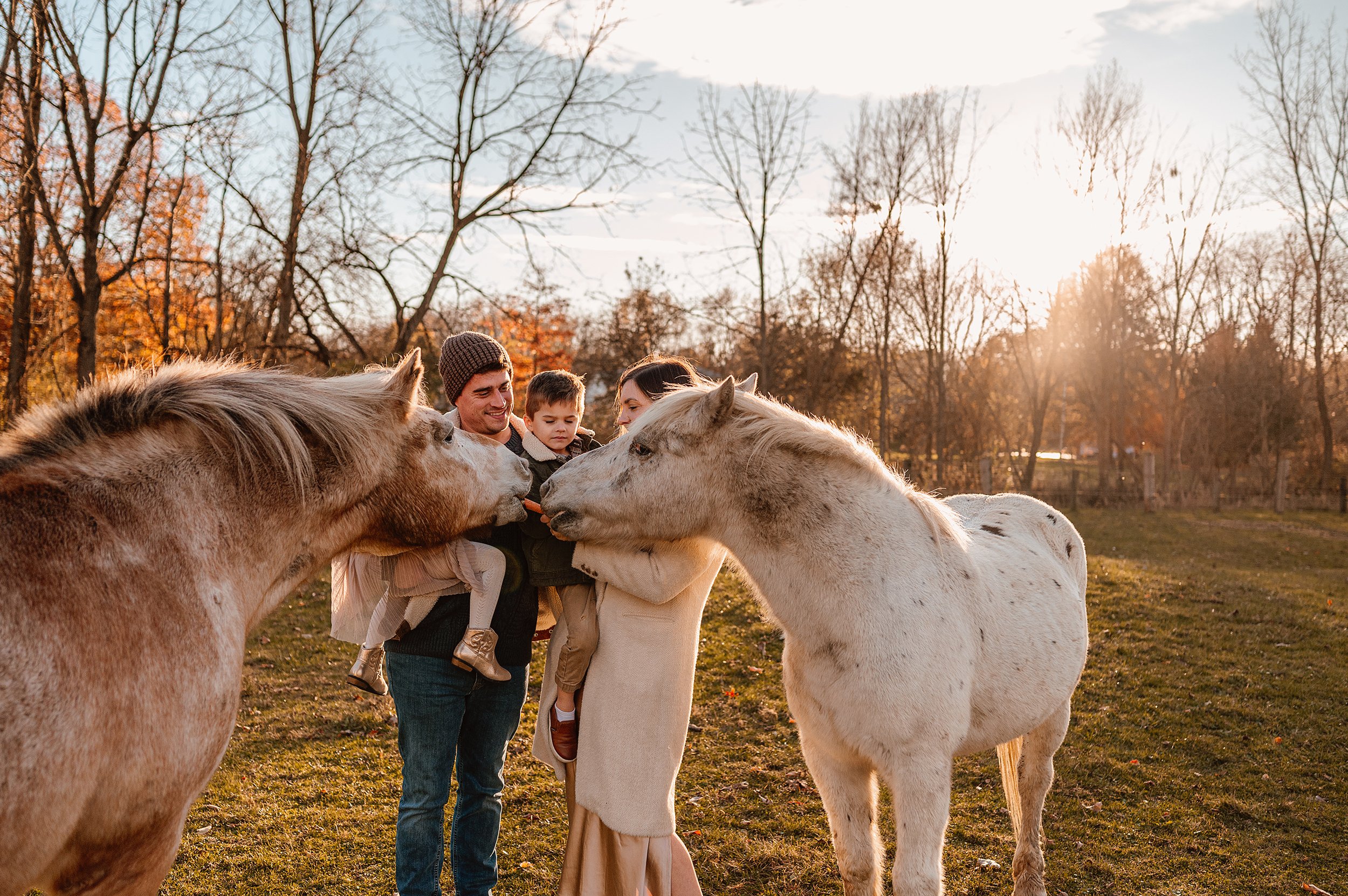 AKRON-OHIO-FAMILY-PHOTOGRAPHER-FARM-HORSES-5.jpg
