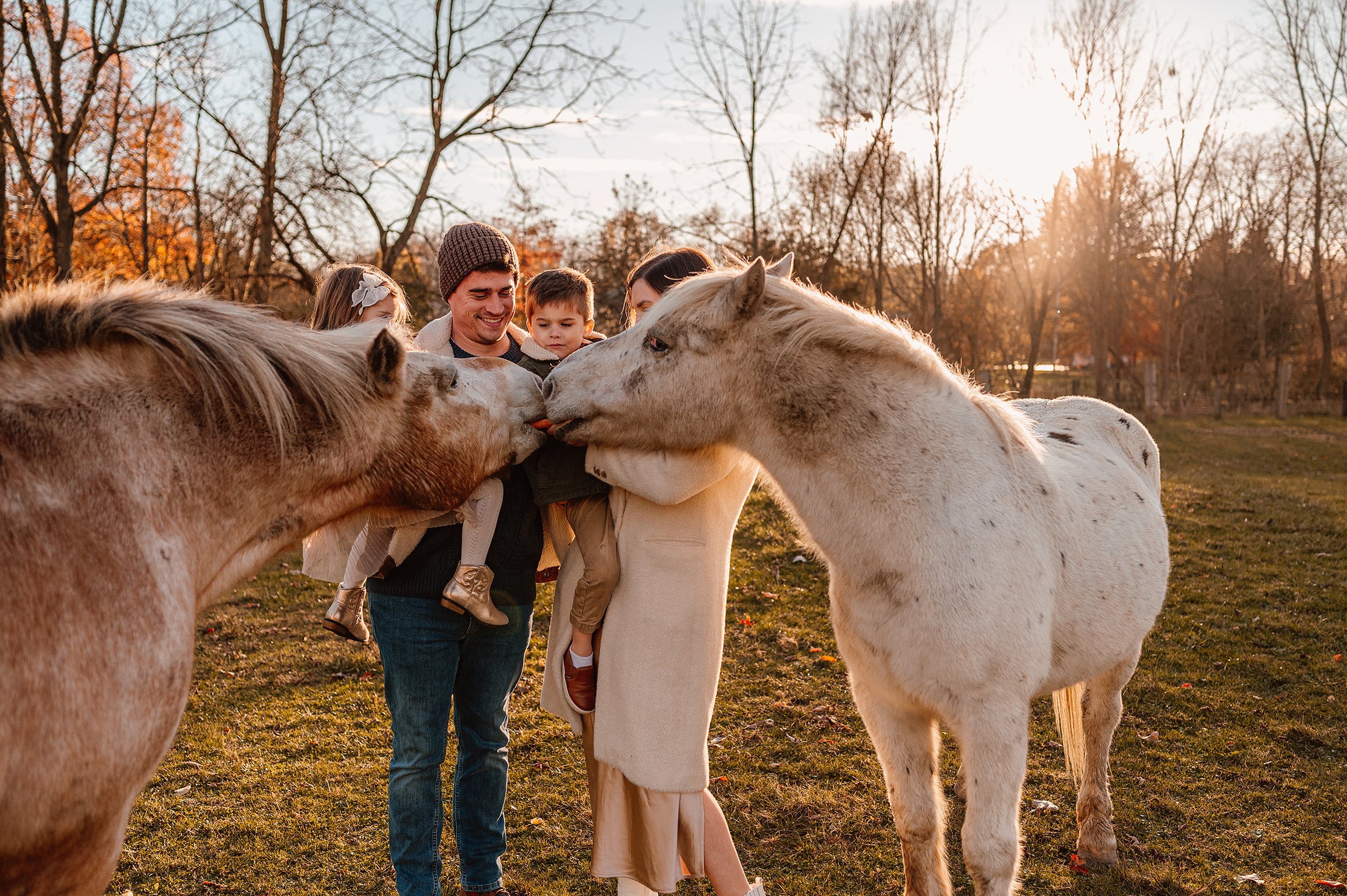AKRON-OHIO-FAMILY-PHOTOGRAPHER-FARM-HORSES-6.jpg