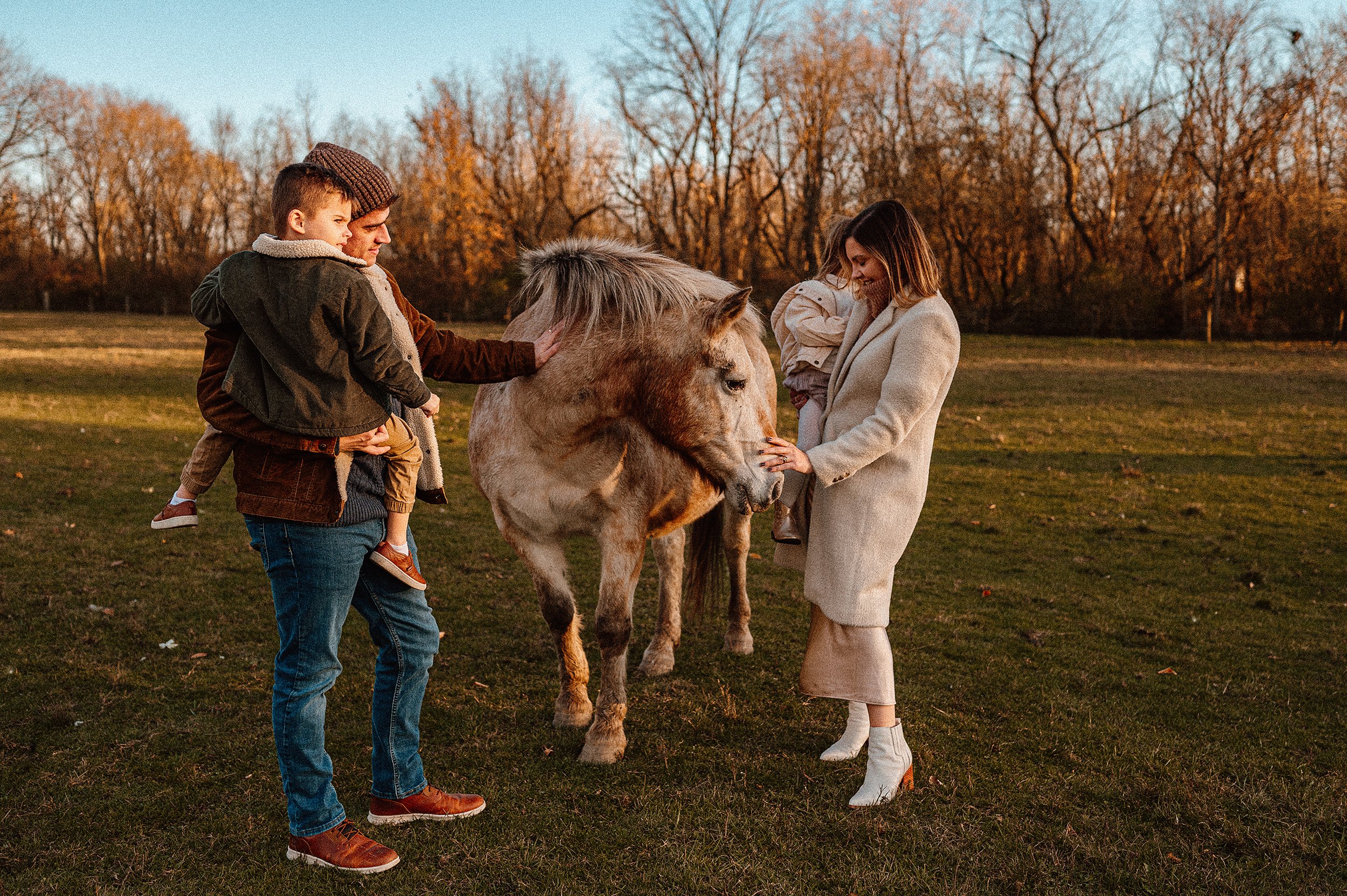 AKRON-OHIO-FAMILY-PHOTOGRAPHER-FARM-HORSES-19.jpg