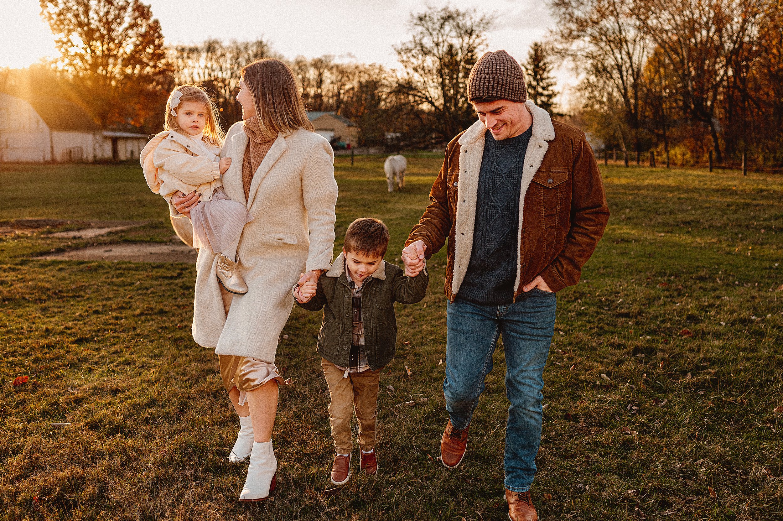 AKRON-OHIO-FAMILY-PHOTOGRAPHER-FARM-HORSES-23.jpg