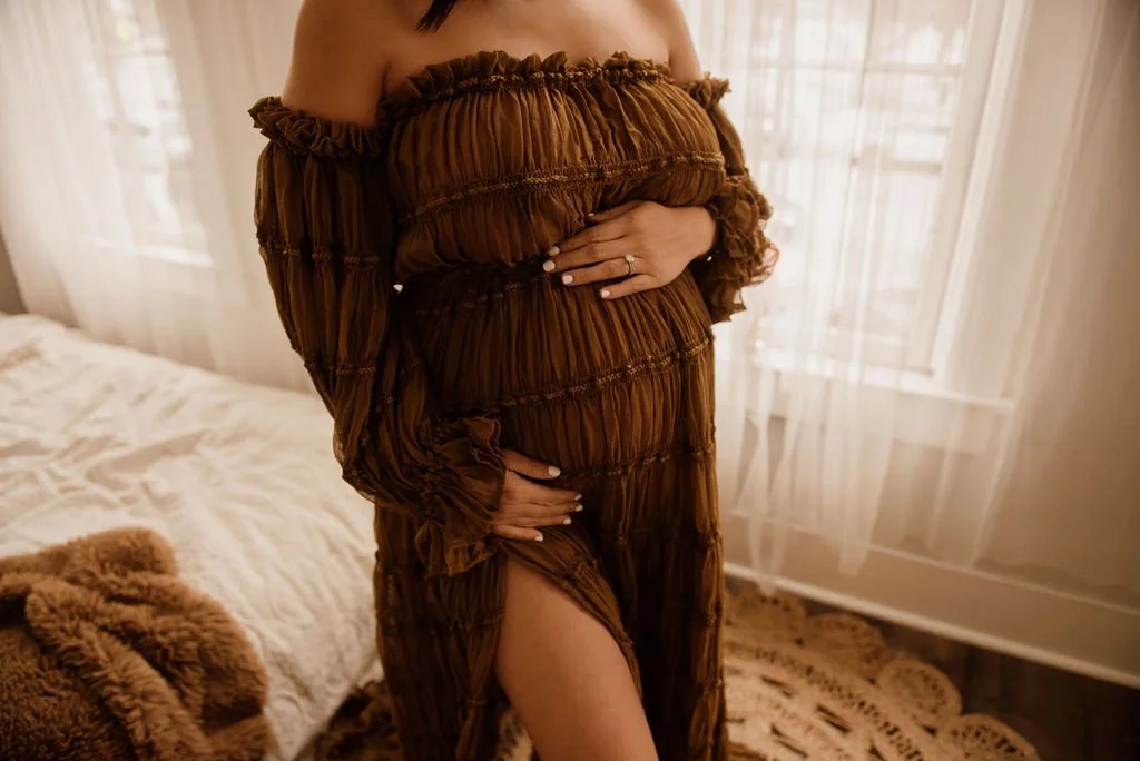 studio-maternity-photos-cleveland-ohio-1.jpg