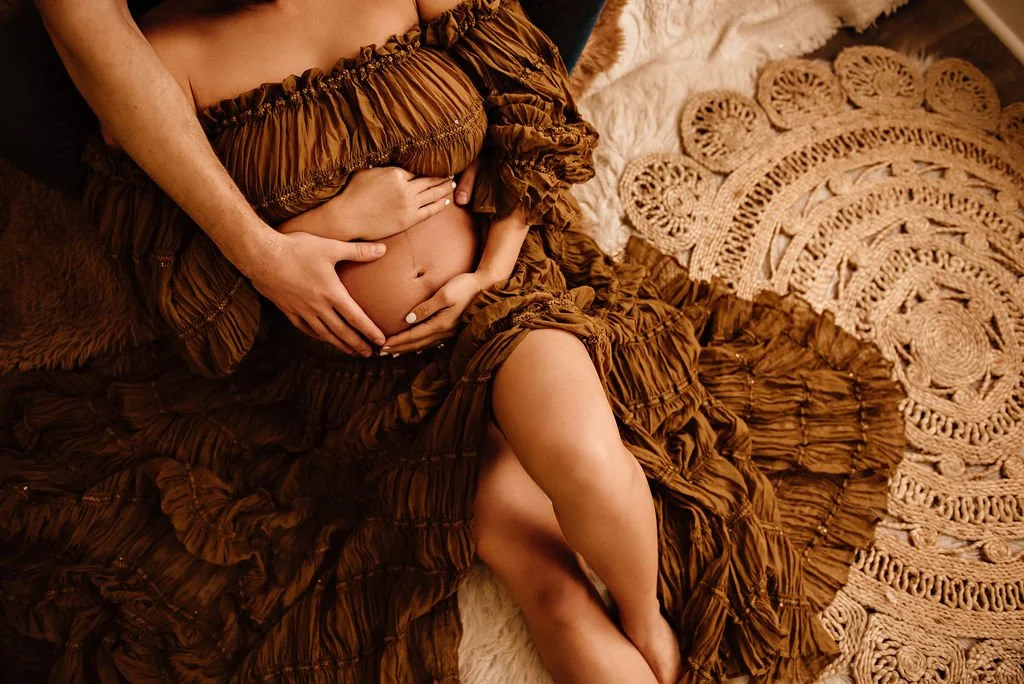 studio-maternity-photos-cleveland-ohio-3.jpg