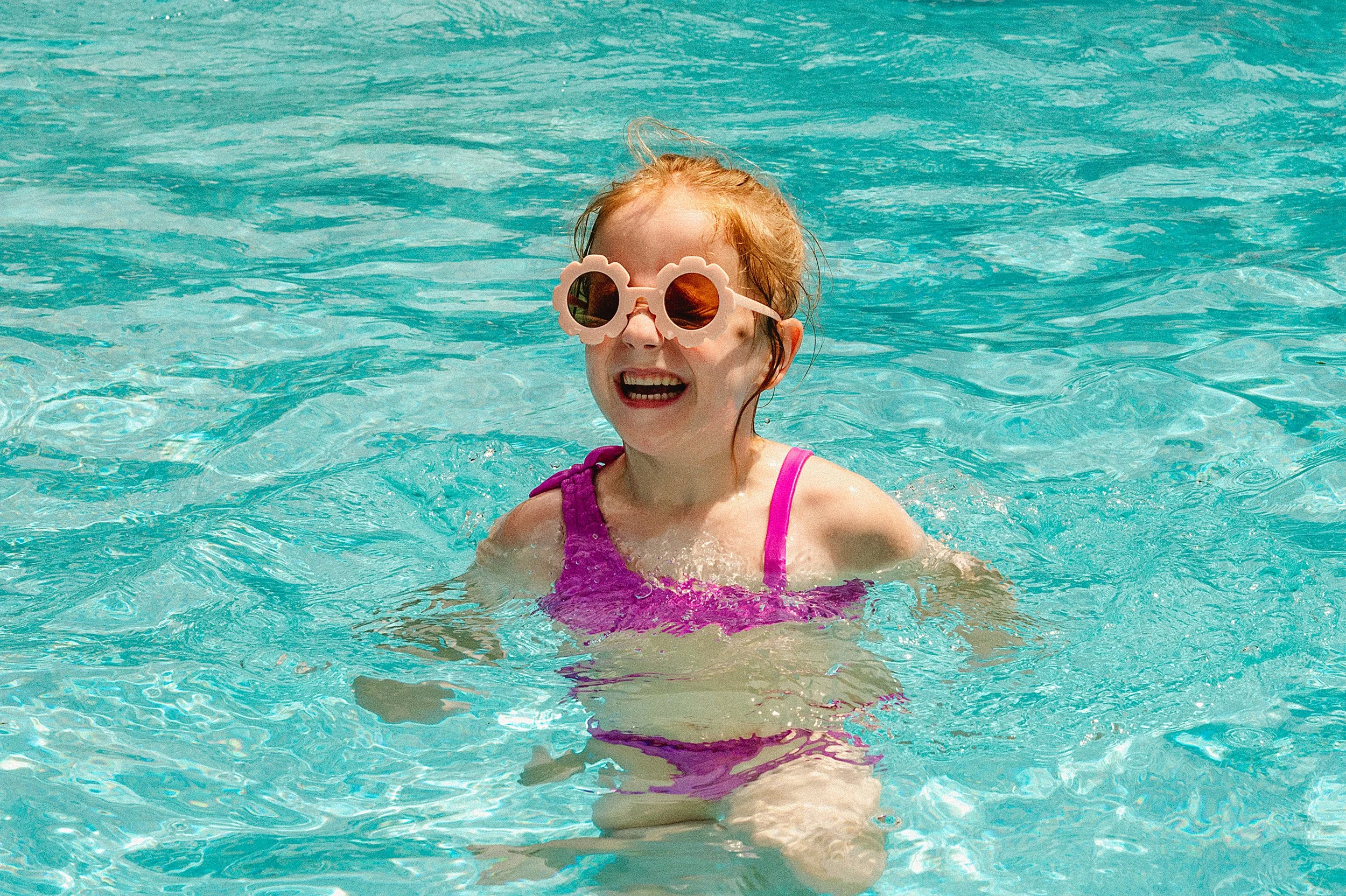 cleveland-ohio-lifestyle-family-photos-backyard-pool-party-24.jpg