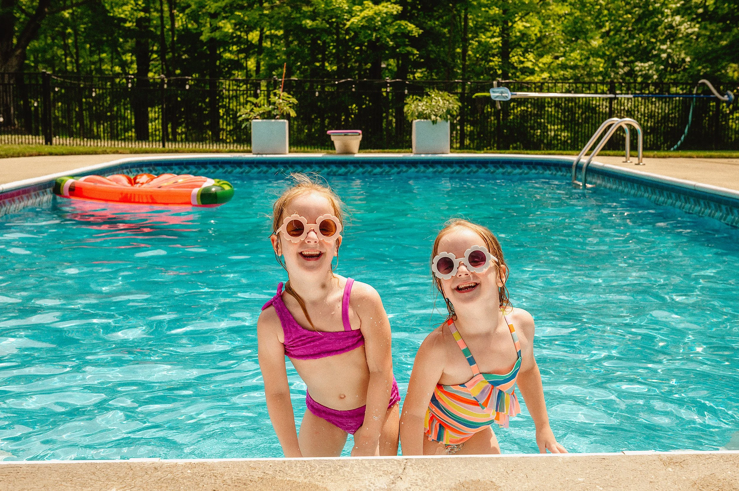 cleveland-ohio-lifestyle-family-photos-backyard-pool-party-27.jpg