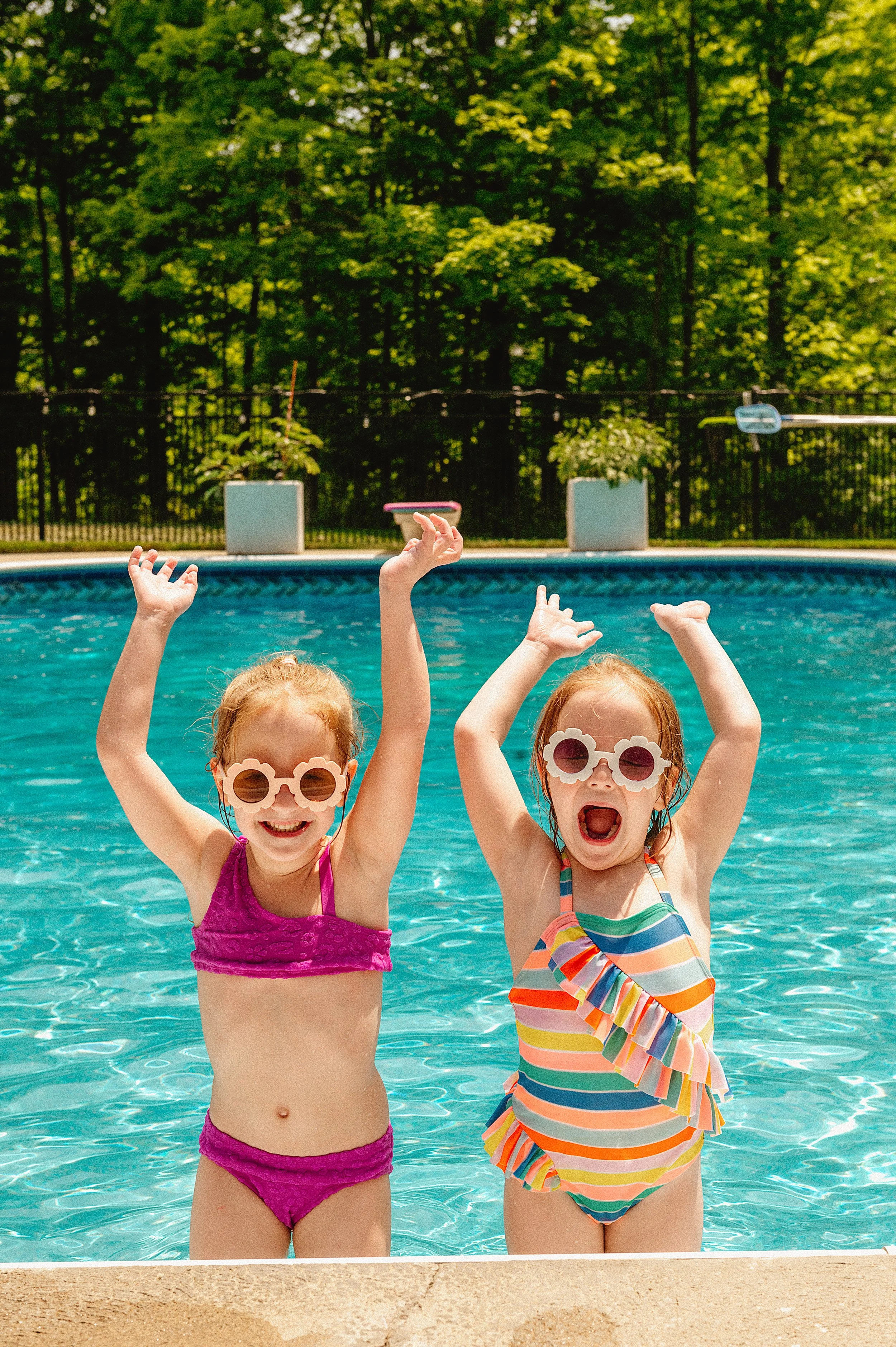 cleveland-ohio-lifestyle-family-photos-backyard-pool-party-28.jpg