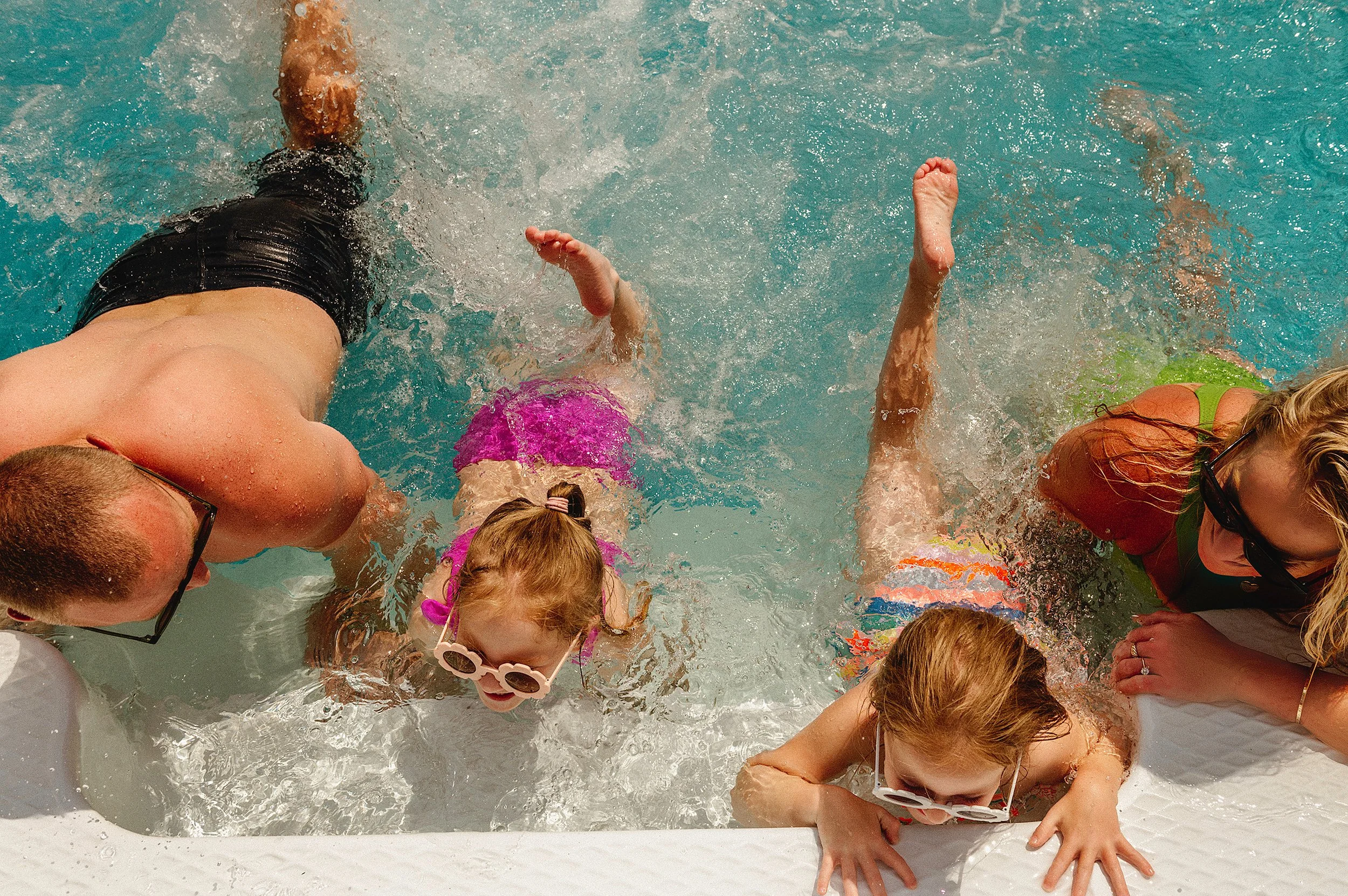 cleveland-ohio-lifestyle-family-photos-backyard-pool-party-30.jpg