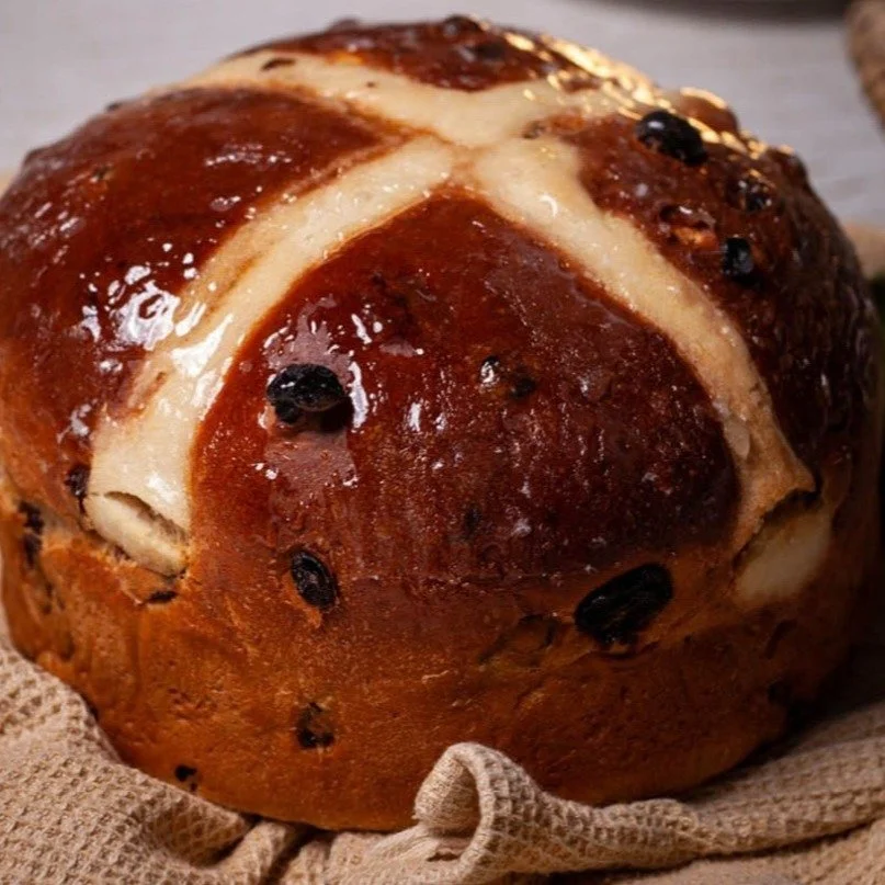 The choice's for this week's Easter market are incredible! Check out what goodies we have from Marcus at @gippslands_wild_yeast_bakery 

- A 'Hot Cross Bun' Loaf, a 700g loaf made with their famous hot cross bun recipe
- A 'Cheese and Garlic' flavour
