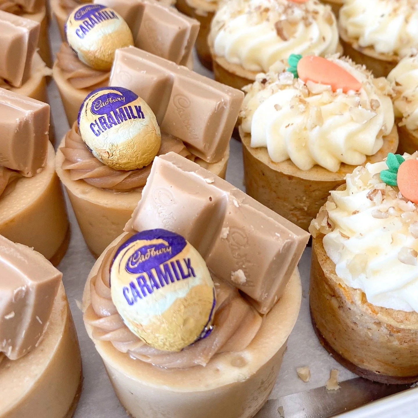 Did you hear, it's Easter time at our Market this week! Saturday the 21st of March at Logan Park. 

Our stall holders are preparing extra special treats like these Caramilk &amp; Carrot Cake cheesecake's from @clarissacreatescheesecakes!

🐇🥕 Rememb