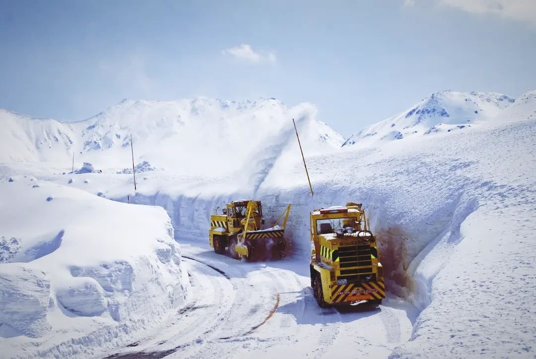 Opening to the public this Monday - April 15th - the Tateyama Kurobe Alpine Route is one of the snow country's most popular destinations. Available the following day - on Tuesday 16th April - Episode 26 of the Snow Country Stories Japan podcast is my