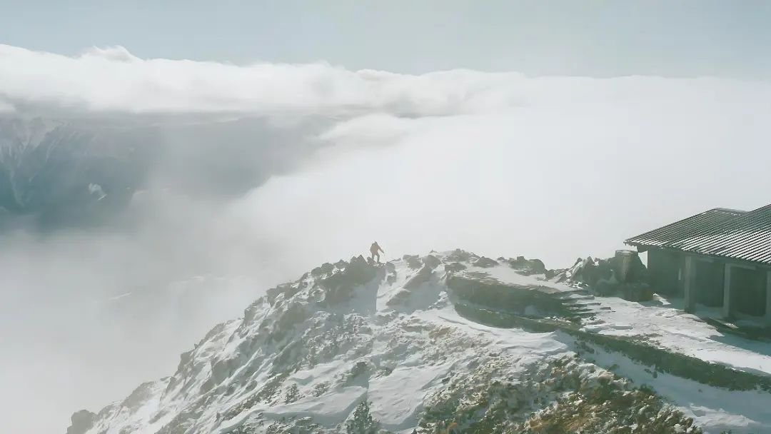 Tateyama 3 / Thank you to friend of the show @parachutesecond for providing images of a recent hike up Tateyama. Located in Chubu Sangaku National Park, Mt Tate or Tateyama is considered one of Japan&rsquo;s most sacred peaks. Captured on November 22