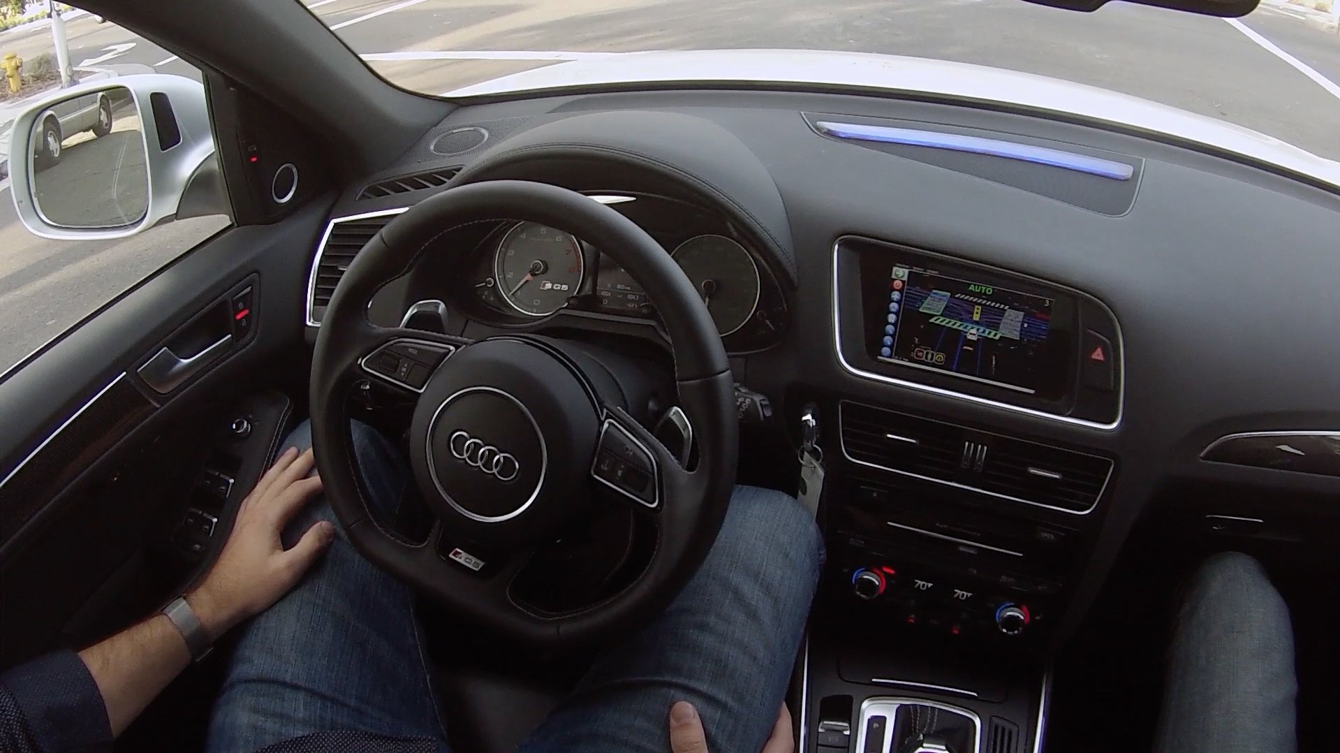 inside_automated_driving-at_light.jpg