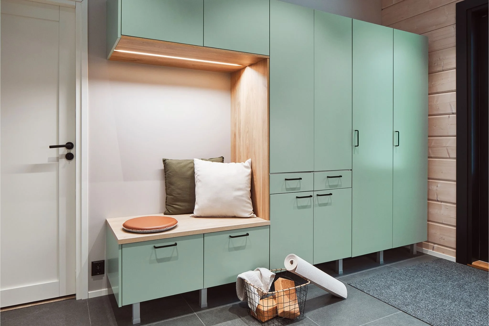 Vihreä kodinhoitotilan säilytyskaluste