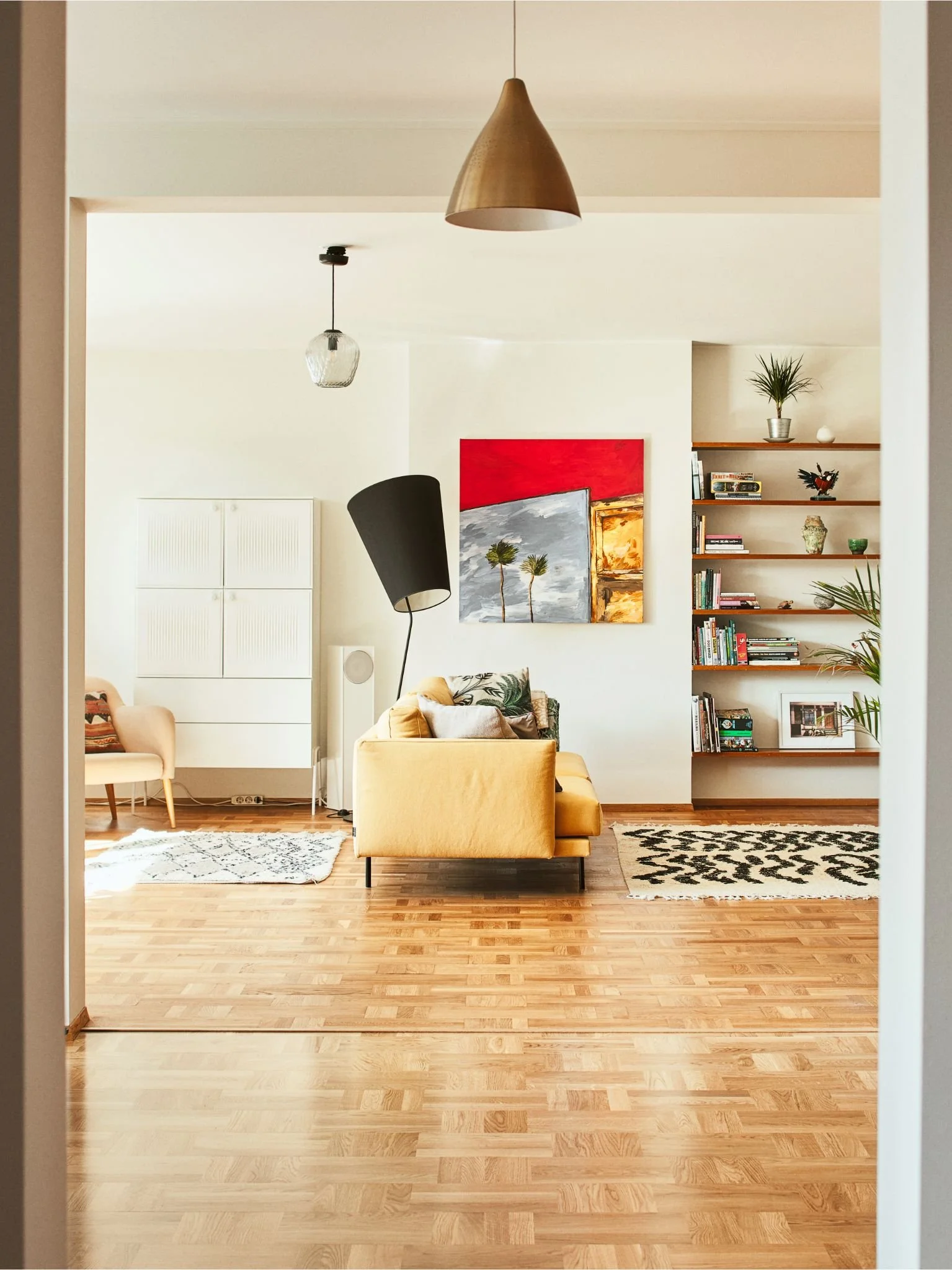 Värikäs olohuoneen sisustus