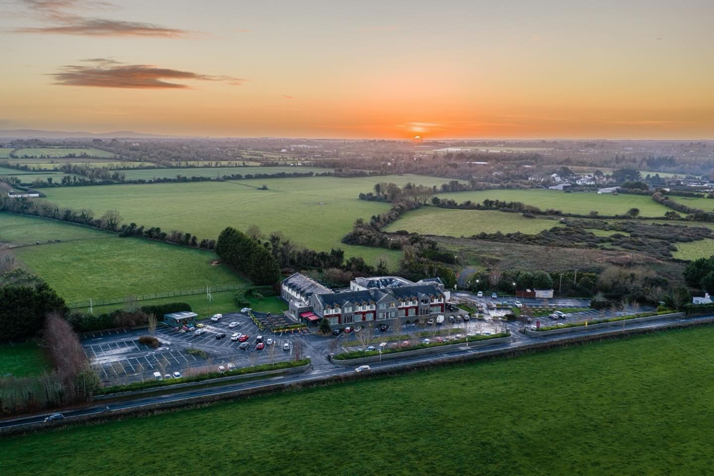 Check out this stunning photograph sent to us by the fabulous local photographer @kevinmilford53! Nothing beats a North County Dublin sunset 🌅