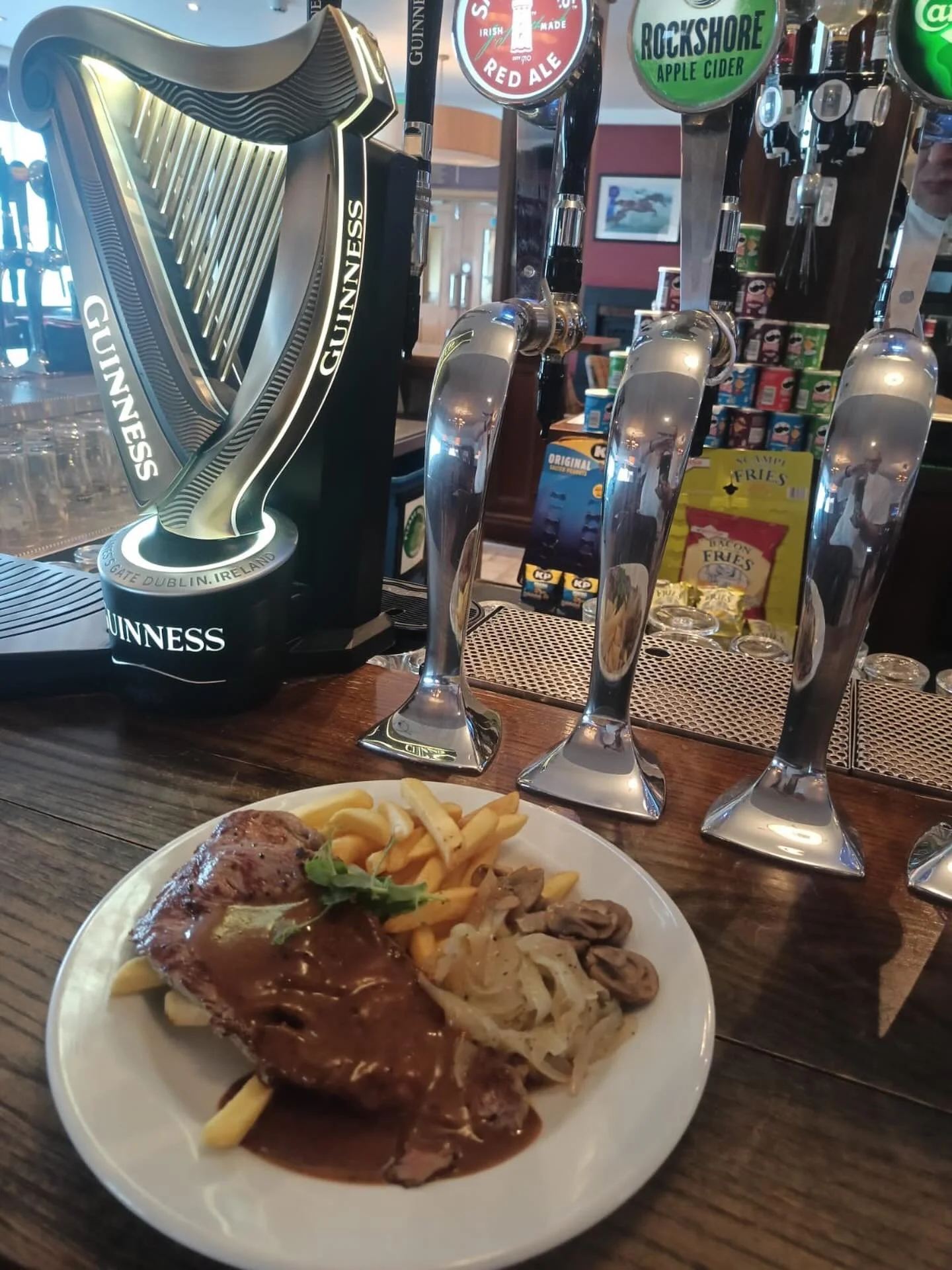 Make sure you pop into Kettle&rsquo;s Hotel this Cheltenham Week!!! Three pints, and a steak dinner ONLY &euro;30!!!!