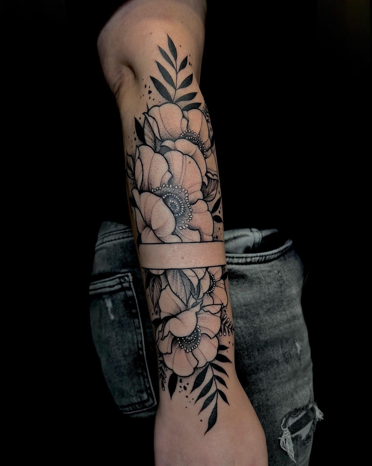 🔸 Flowers done by @denny_mur_tattoo 🔸

📣 Book your appointment!⁣⁣
📧 : rdv@atlastattoo.lu⁣⁣
☎️: 2 774 7074
📨 : DM Instagram / Facebook⁣⁣
📍 : 54 Bd Grande-Duchesse Charlotte, Luxembourg 

#atlastattoolu #tattooluxembourg #luxembourgtattoo #luxemb