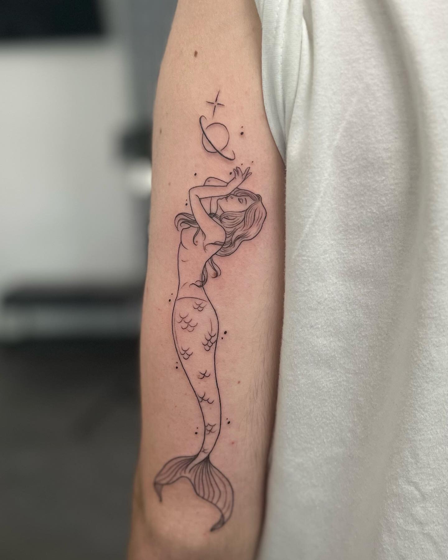 🧜&zwj;♀️ Mermaid done by @denny_mur_tattoo 🔹 
Thank you @tom_reiland for your trust☺️

📣 Book your appointment!⁣⁣
📧 : rdv@atlastattoo.lu⁣⁣
📨 : DM Instagram / Facebook⁣⁣
📍 : 54 Bd Grande-Duchesse Charlotte, Luxembourg 

#atlastattoolu #luxembour