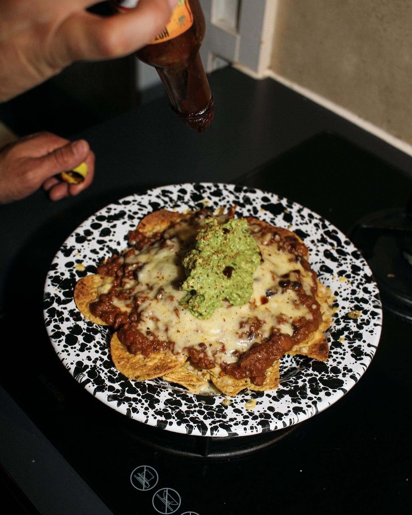 Vegan chilli con carne 
 A meaty meat free chilli con carne that&rsquo;s bloody versatile and delish as so many dif meals. Makes a pretty big batch so great for feeding lots of mouths or making ahead and keeping in freezer for later meals. Eat with n