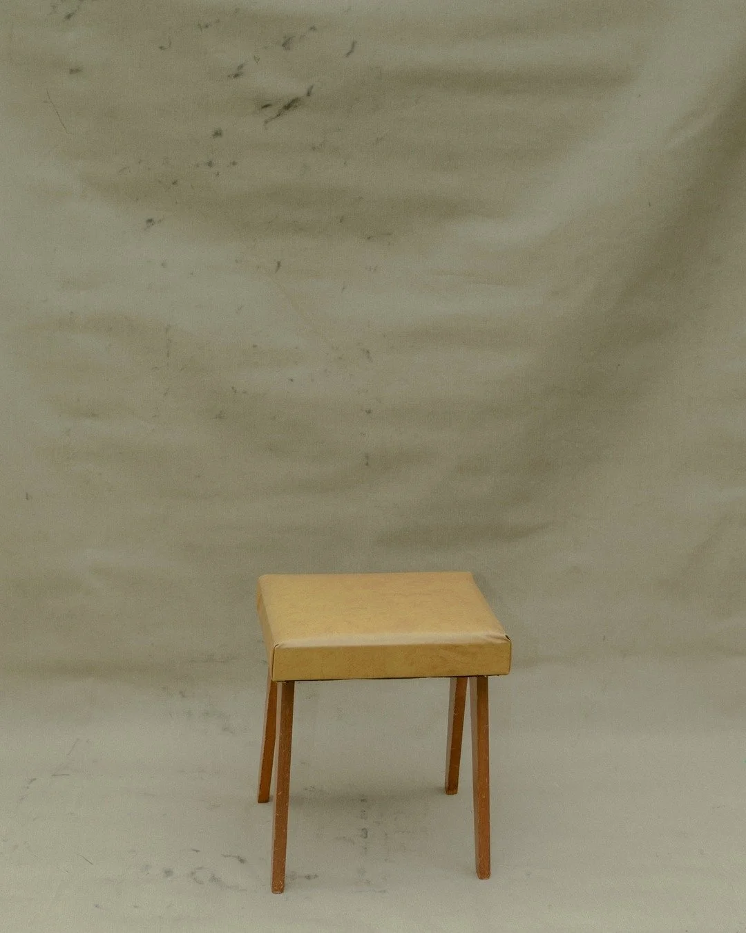 A backdrop set up for your wedding is the perfect setting for timeless moments with your loved ones or for your creative session with your lover. 

Image by @zalirae