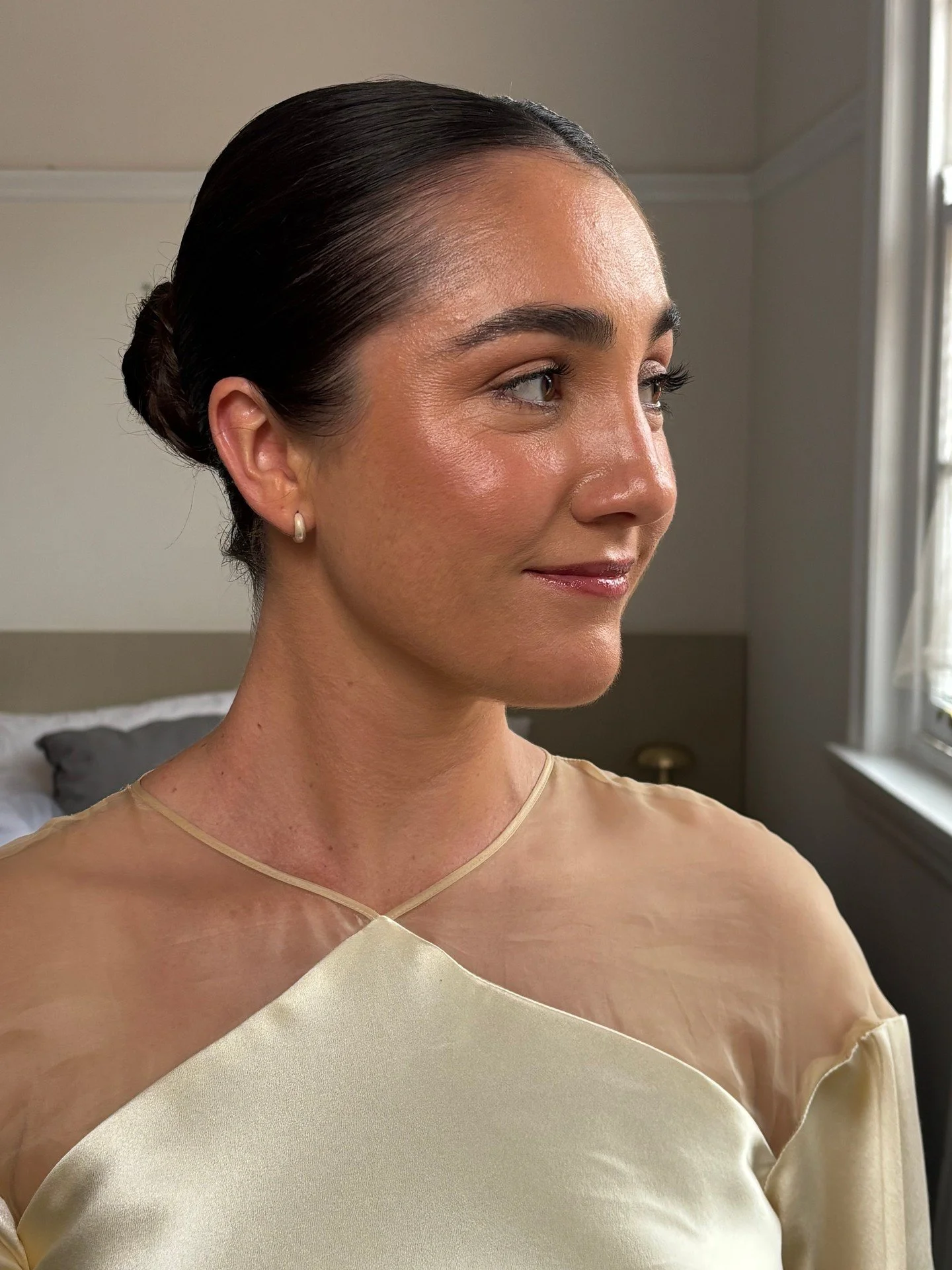 Our beautiful bride Hannah on her wedding day. Hair and makeup by @cedar_shoots