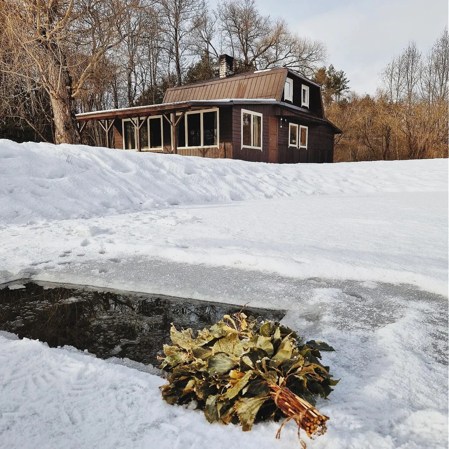 Sekmadieniais gyevaname tuo pačiu maloniu ritmu - visai &scaron;alia Vilniaus kuriame pirtį, kertame eketę ir priimame tuos, kurie nori pailsėti gamtoje ir mėgautis gero garo ritualais.

Kada Jums rezervuoti laiką?

#pirtiesnuoma #pirtiestradicija #p
