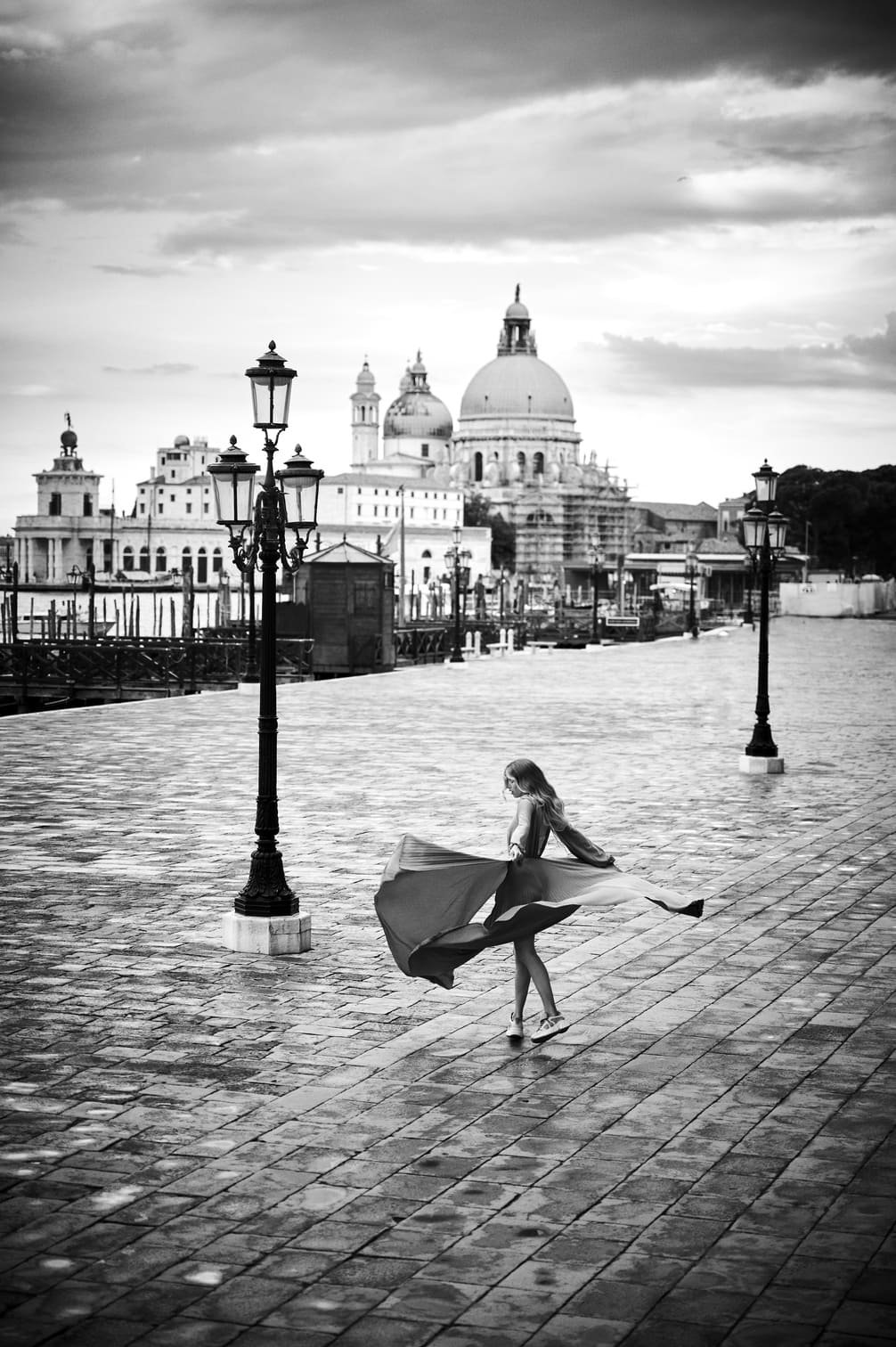 “Last Dance” fashion story in Venice. Fotograaf Eric van den Elsen voor Jan Magazine (Copy)