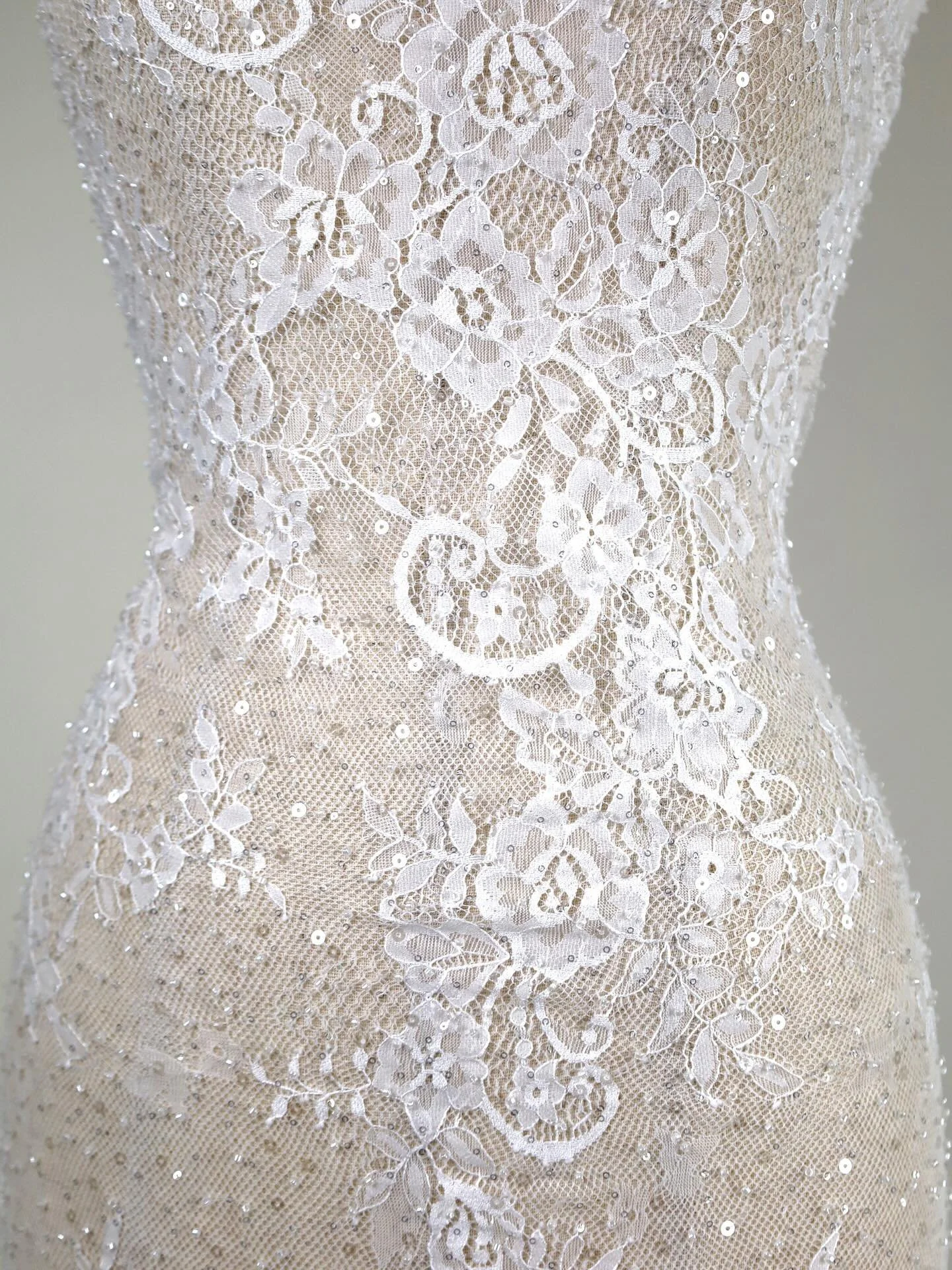 F7067B &middot; Beaded &amp; Sequined Lace &middot; Ivory &middot; 150cm Width

We&rsquo;re excited to introduce a new delivery of this ornate lace, lightly embellished with beads and sequins for subtle shimmer and depth. Finished with scalloped edge