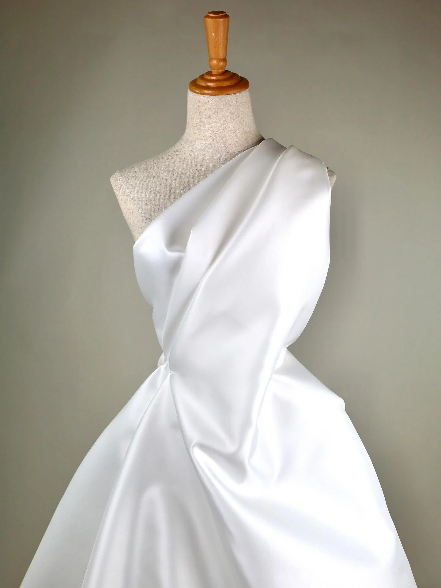 F8008 &middot; Italian Satin (Kalika Weave) &middot; Ivory &middot; 150cm Width

Now stocking a lightweight yarn-dyed satin, woven in a kalika structure from 30% silk and 70% polyester. It has a smooth finish with a subtle silk hand, ideal for bridal