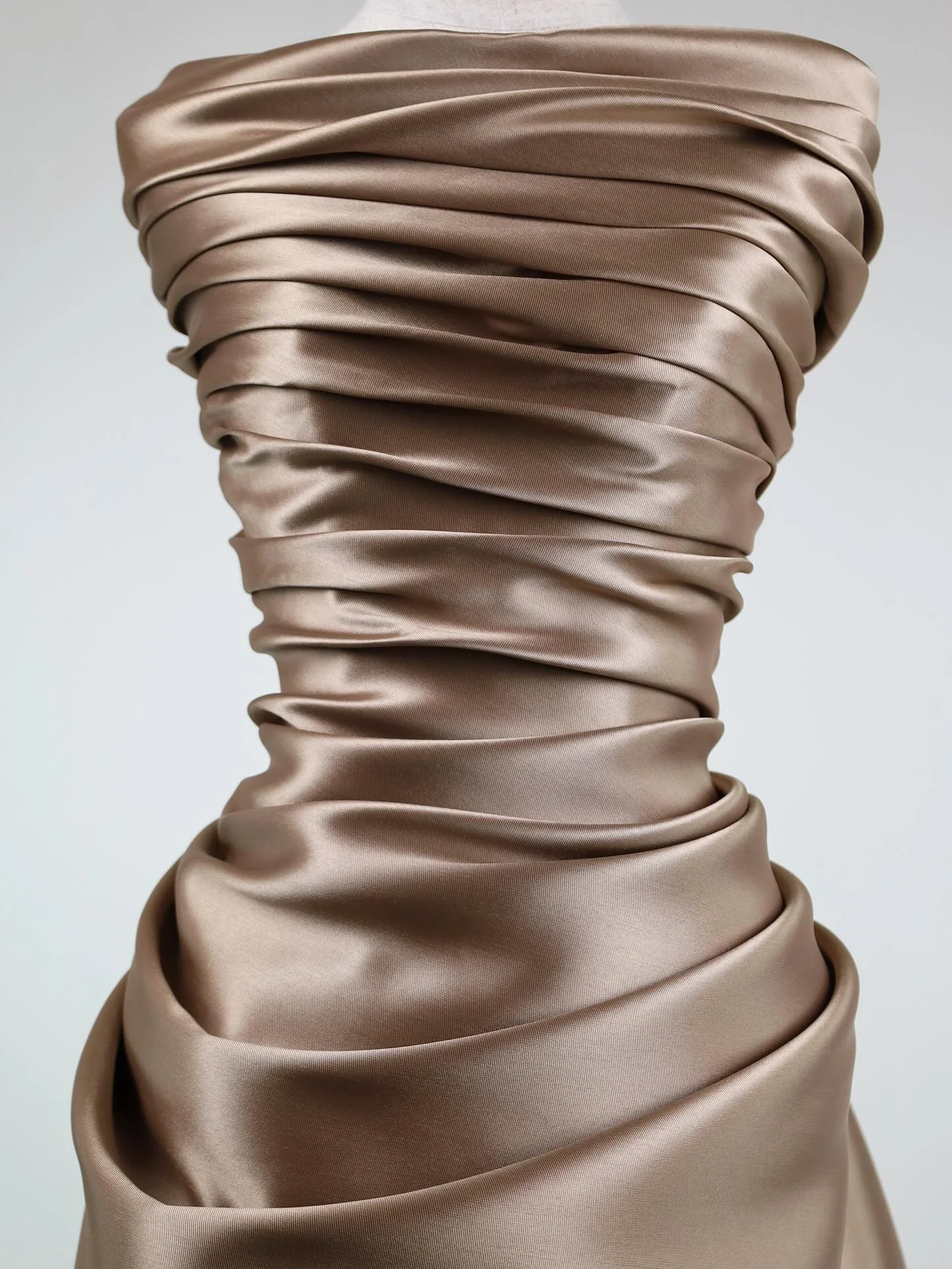 F8986 Mikado &ndash; Antique Gold

One of five new additions to our bestselling Mikado collection, Antique Gold brings a rich warmth and understated luminosity &mdash; ideal for timeless, sophisticated design. Its structure and sheen make it perfect 