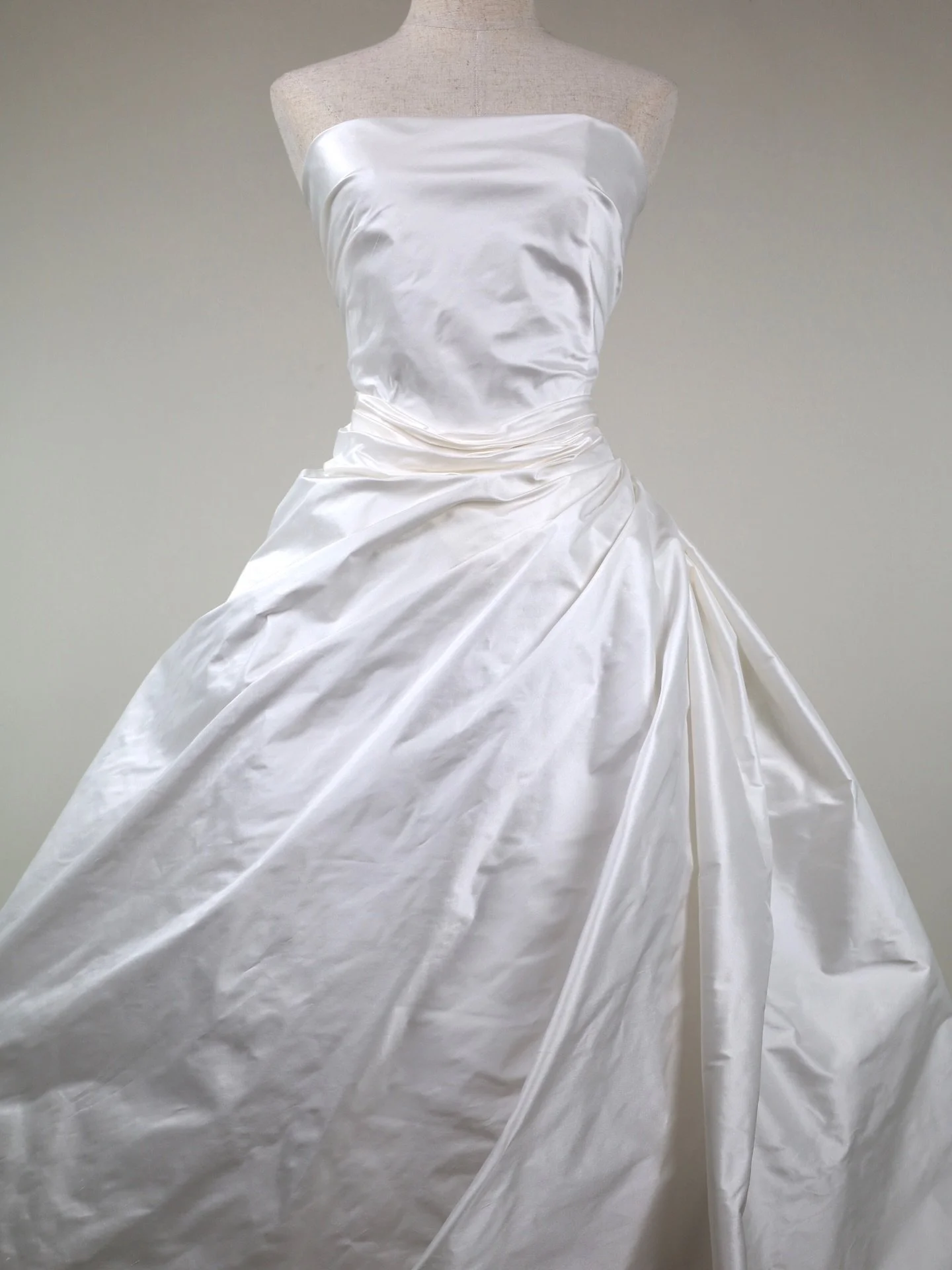 NEW PRODUCT
D2075 Refined Silk Dupion (Low Slub) &middot; Natural &middot; 140cm wide

A clean, refined silk dupion with a subtle low slub texture and crisp handle. At 85gsm, it holds shape beautifully with a smooth, elegant surface &mdash; ideal for