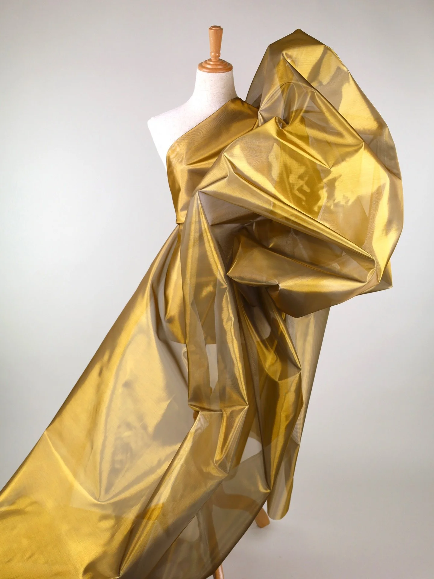 NEW IN STOCK
F6642 Medium Crinoline &middot; Gold &middot; 150cm wide

Our popular mid-weight crinoline is now available in Gold, with Silver on the reverse.

Versatile and easy to work with, it adds structure and controlled volume while still allowi