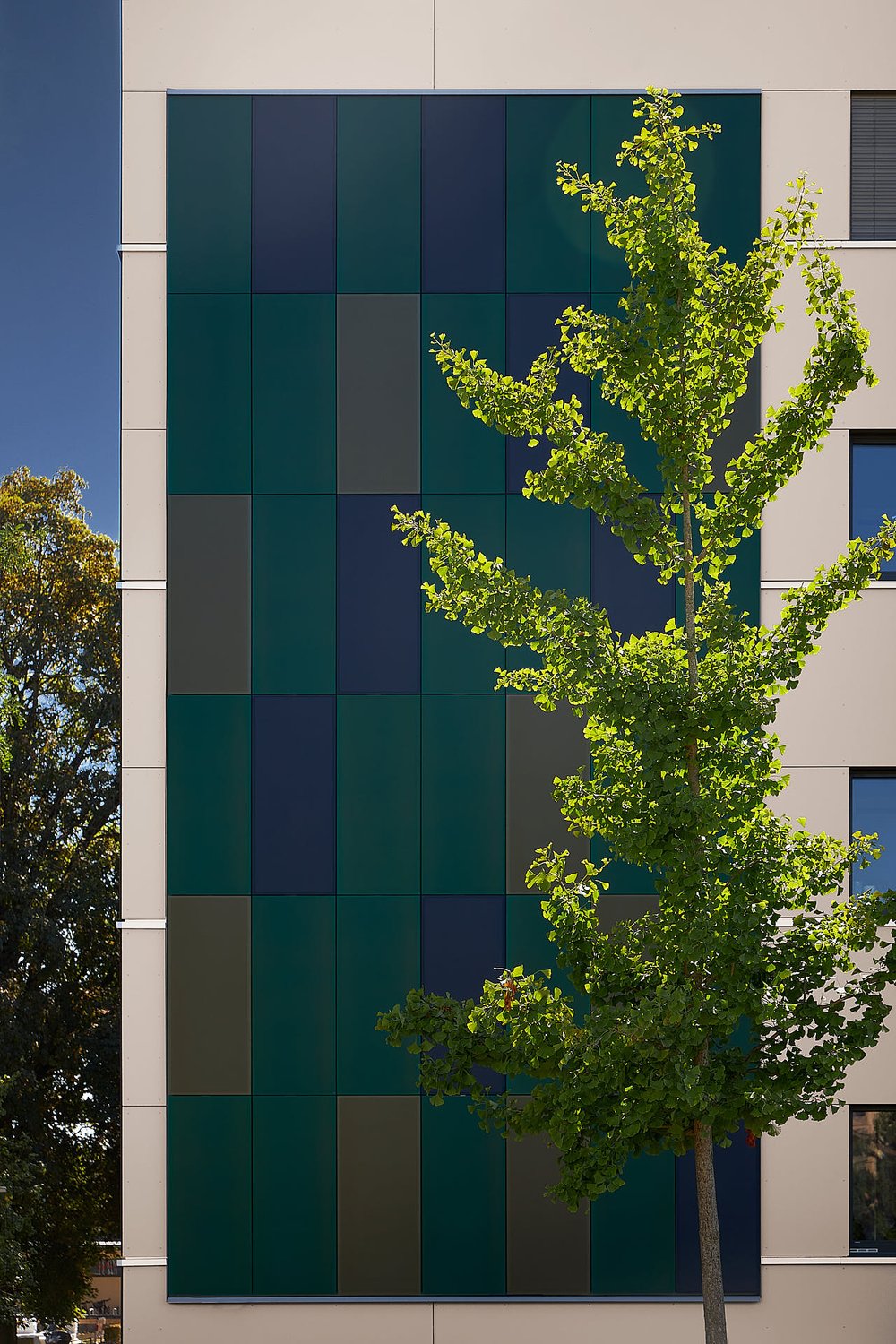  Gebäudedetail Solarmodule als Fassade AVANCIS 