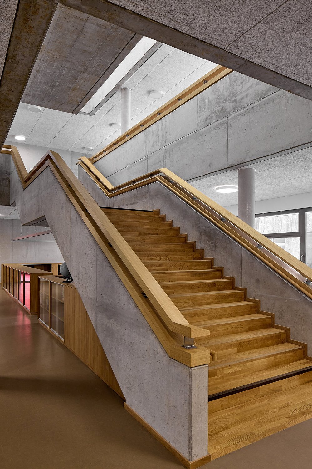  Schulflur mit Treppe Grundschule Kleinzschocher und Probstheida zum Tag der Architektur 2021 