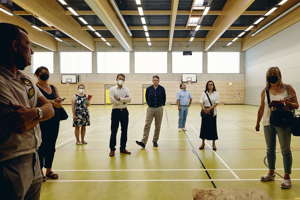  Besucher in der Dreifeld Sporthalle in Bannewitz zum Tag der Architektur 2021 