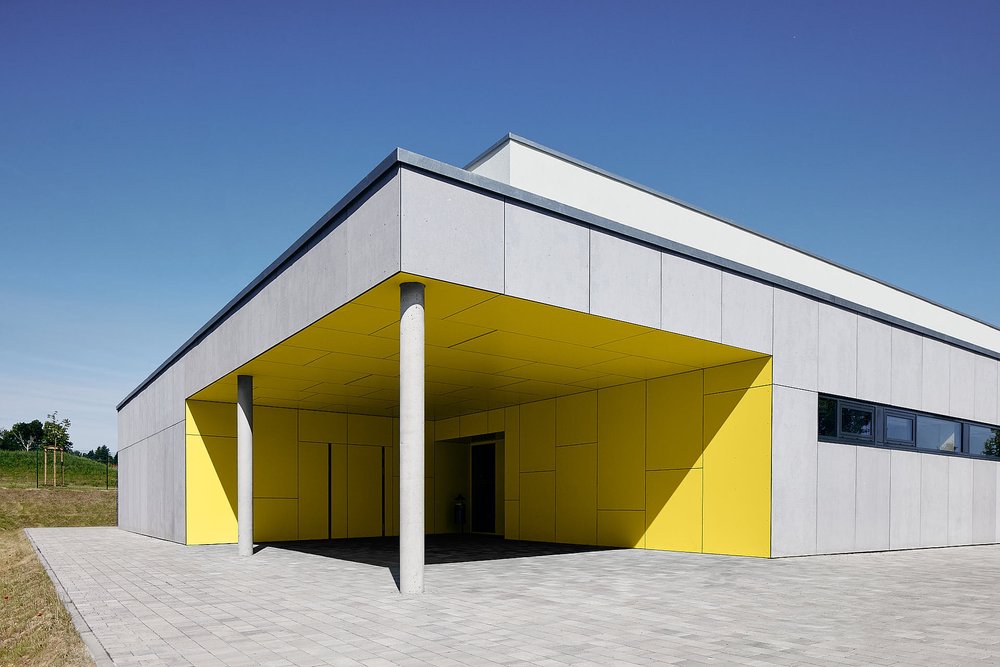  Architekturfotografie Dreifeld-Sporthalle - Bannewitz mit Farbakzenten 