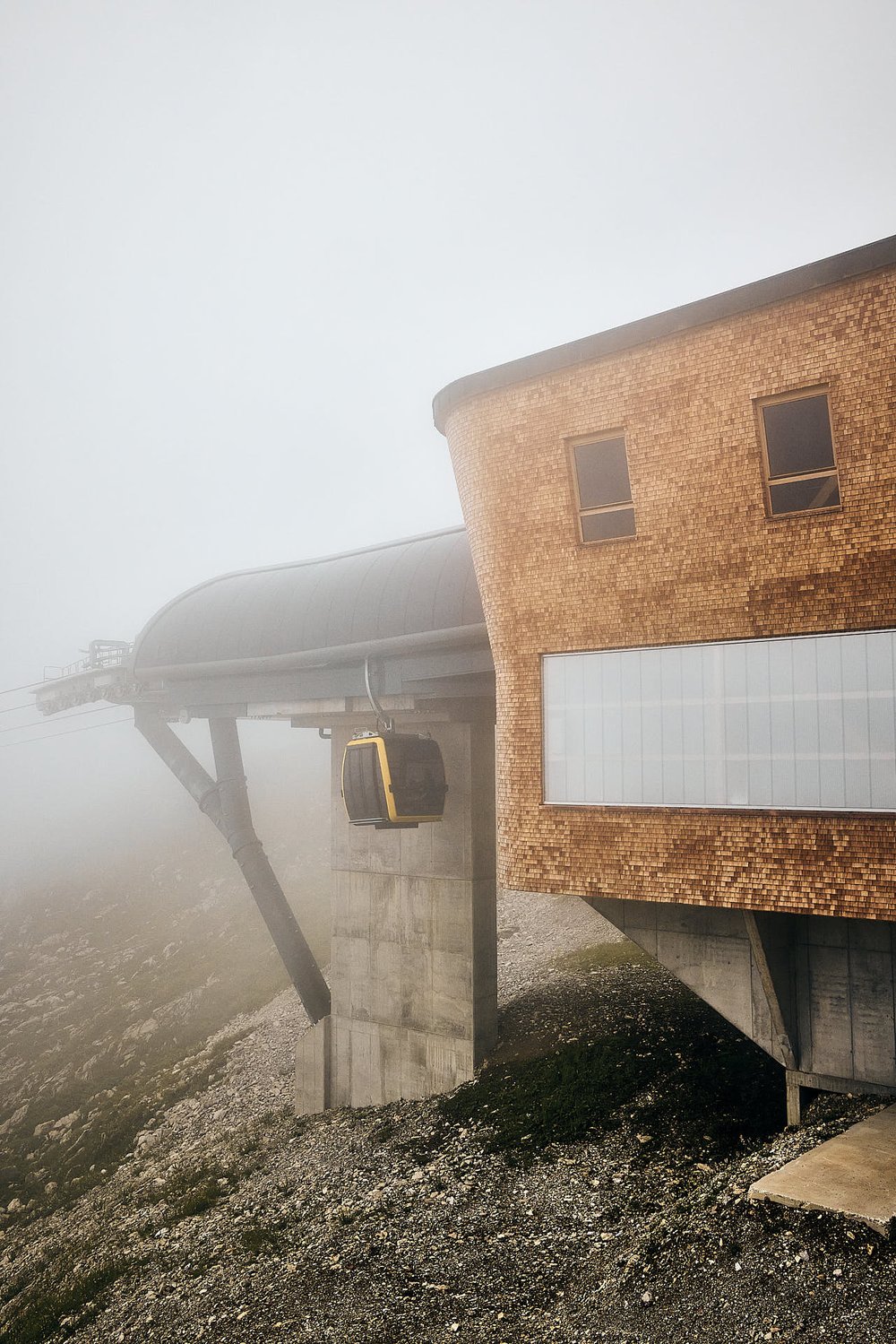  Nebelhorn Seilbahn Oberstdorf bei Nebel Architekturfotografie 
